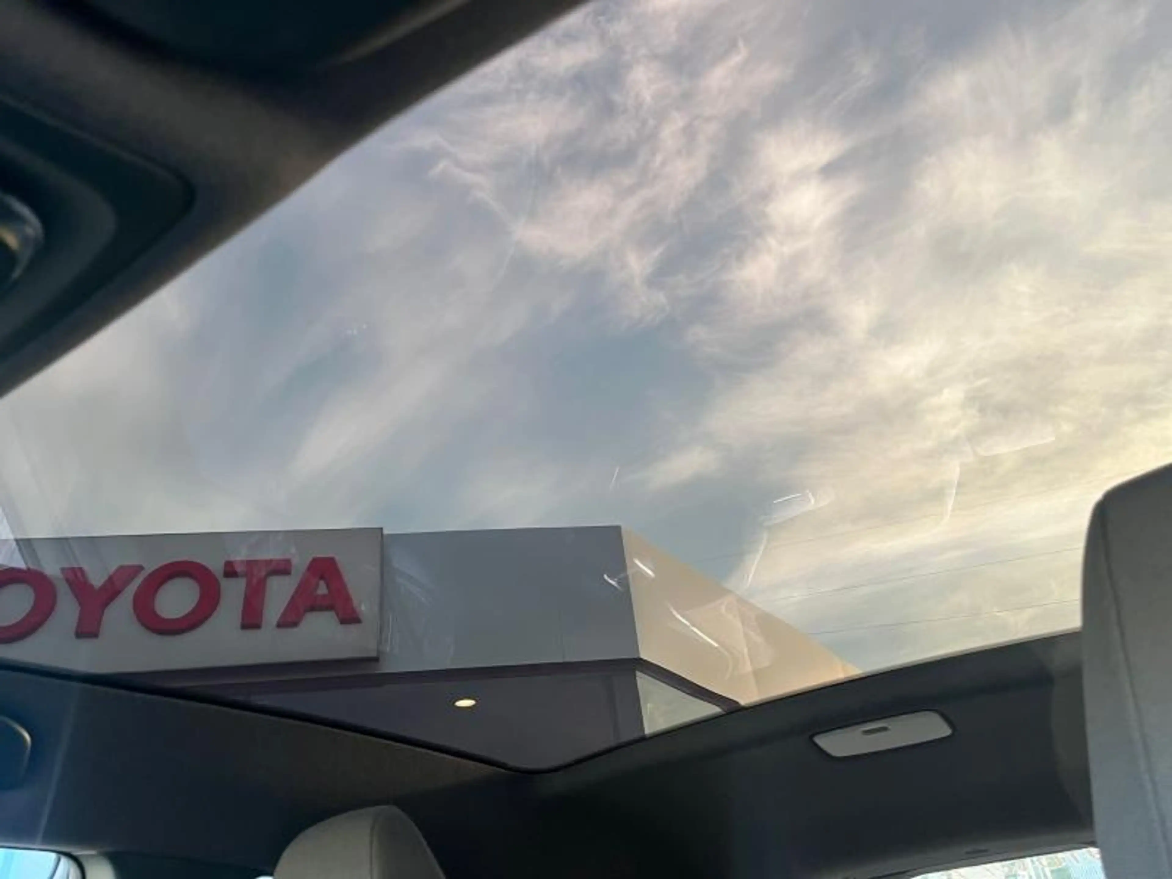 Toyota C-HR EX DEMO 2.0L CVT Dynamic Plus — photo 22