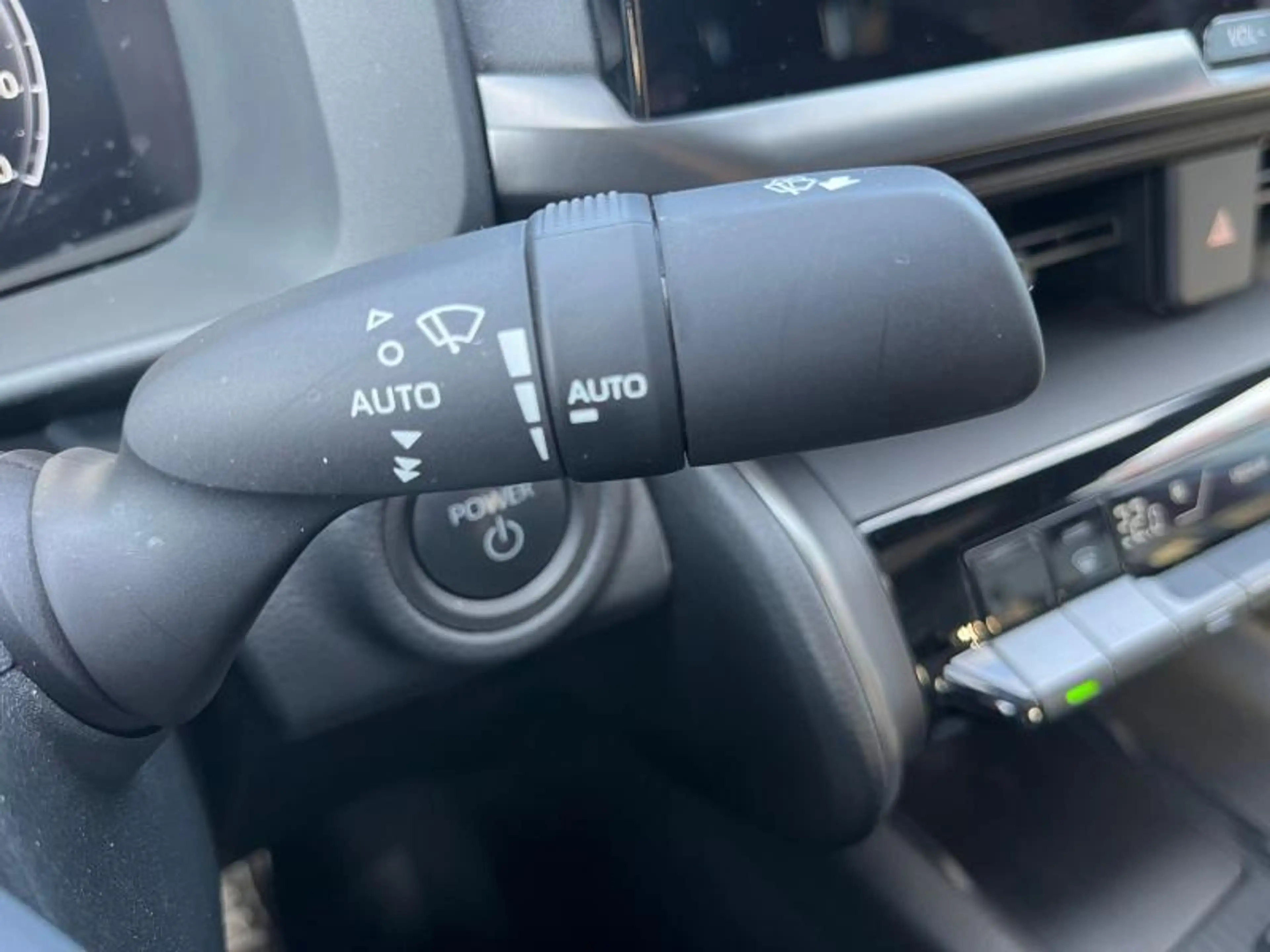 Toyota C-HR EX DEMO 2.0L CVT Dynamic Plus — photo 15