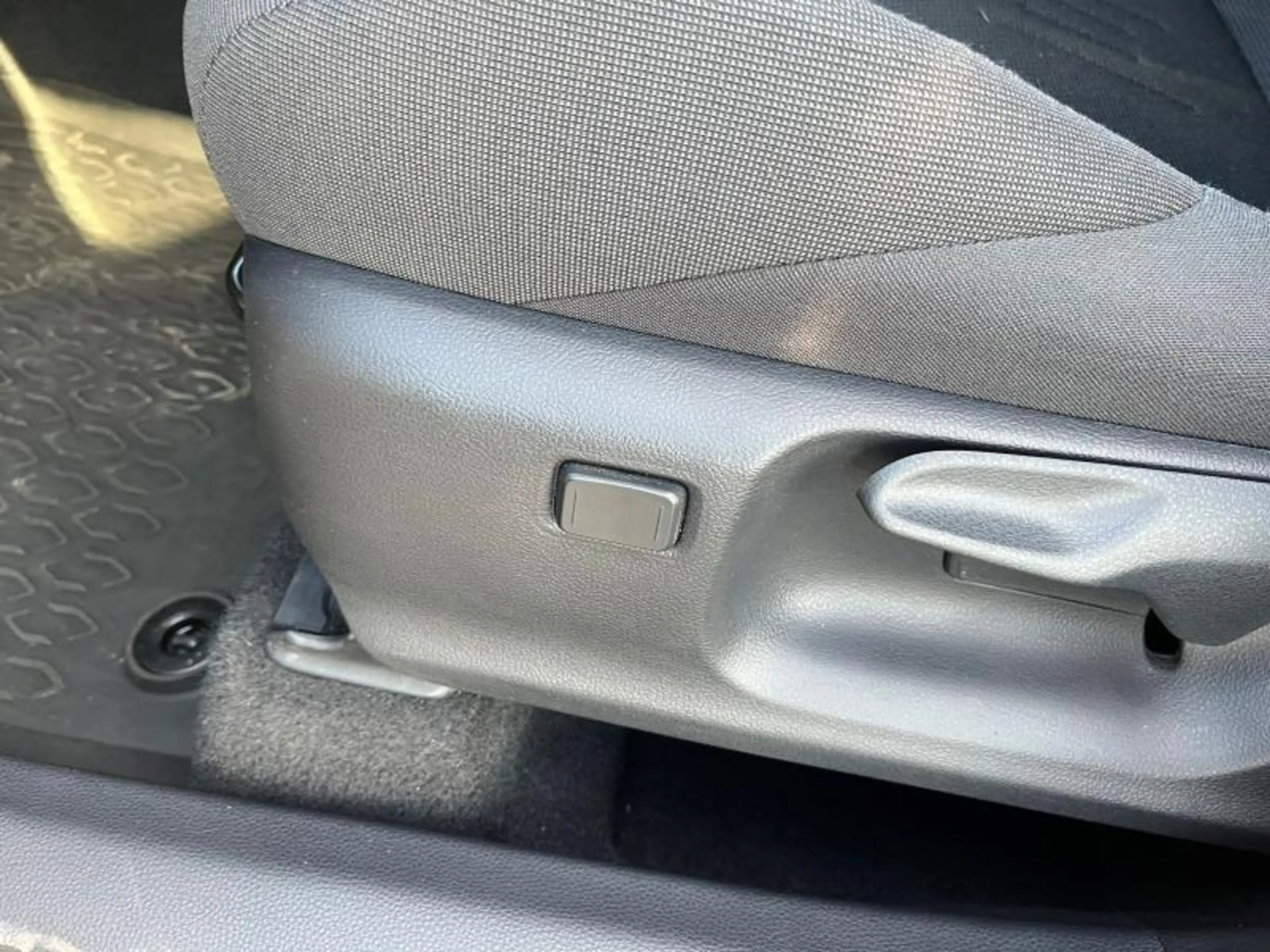 Toyota C-HR EX DEMO 2.0L CVT Dynamic Plus — photo 12