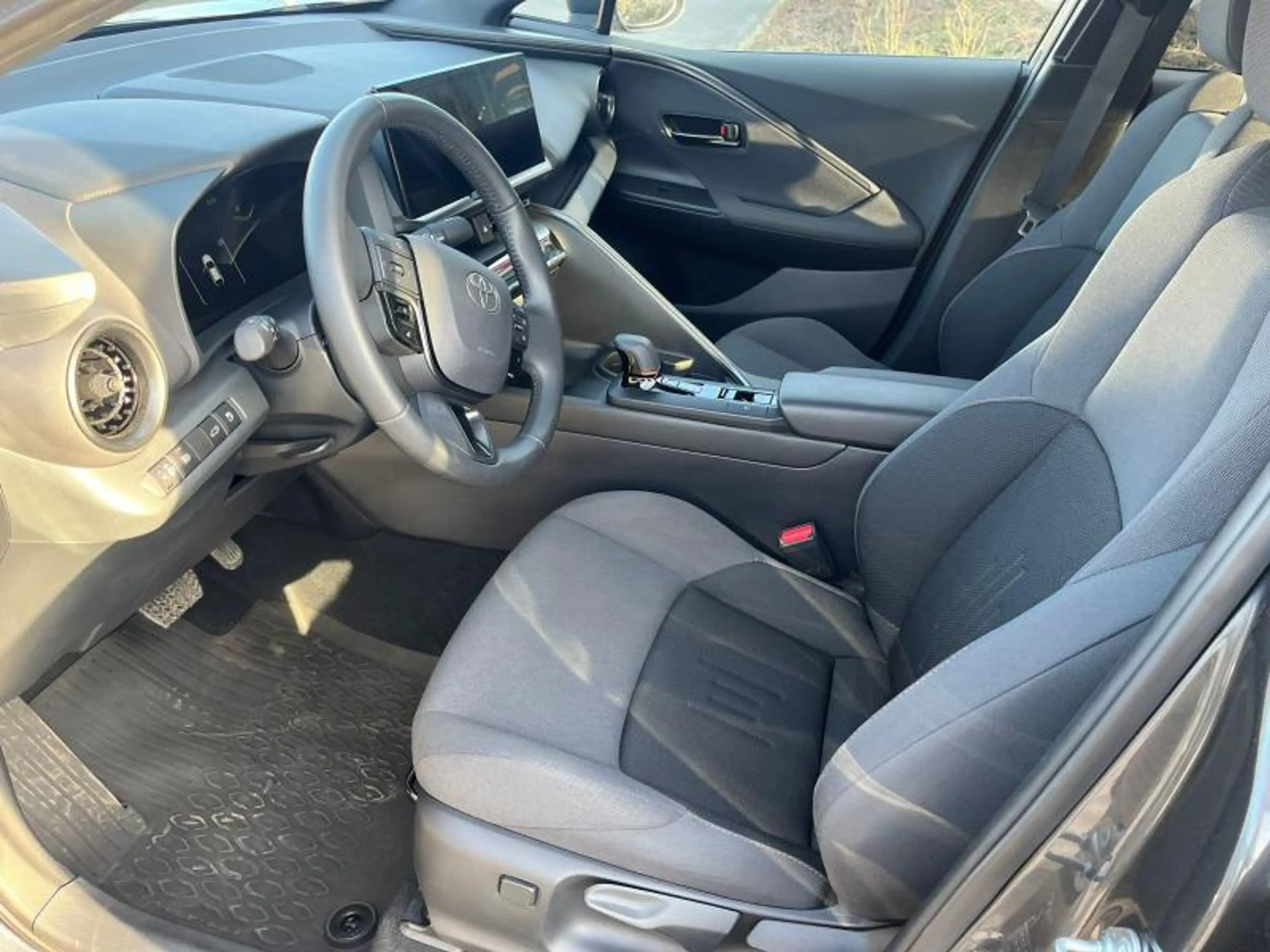 Toyota C-HR EX DEMO 2.0L CVT Dynamic Plus — photo 5