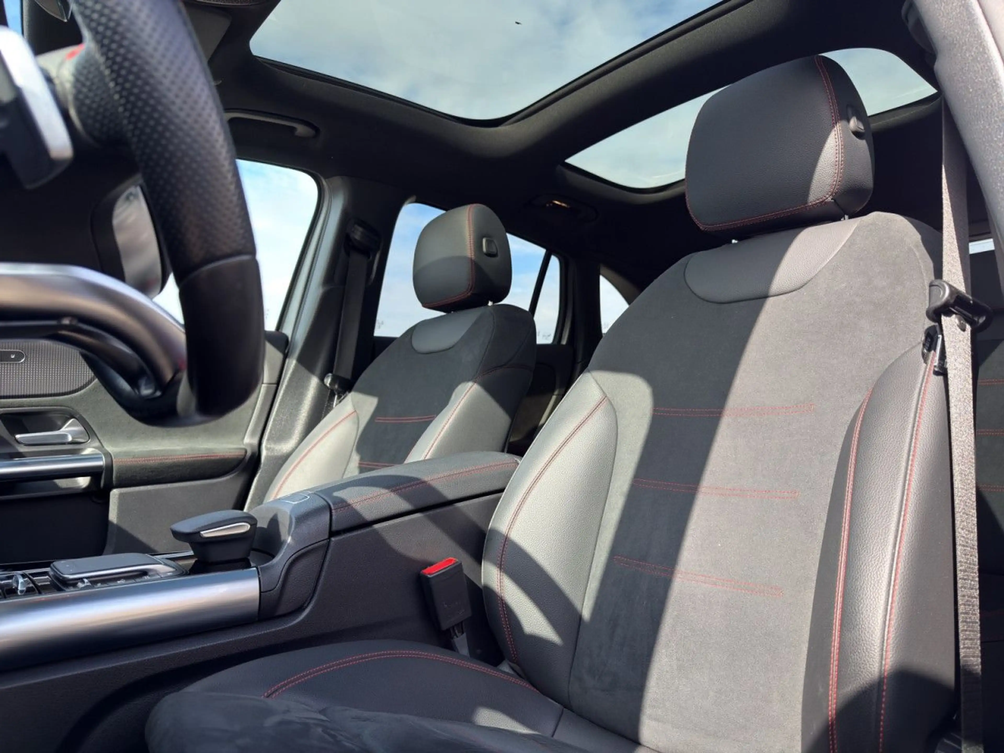Mercedes-Benz EQA 300 AMG-Line Night 4Matic Automatik RFK SHZ — photo 9
