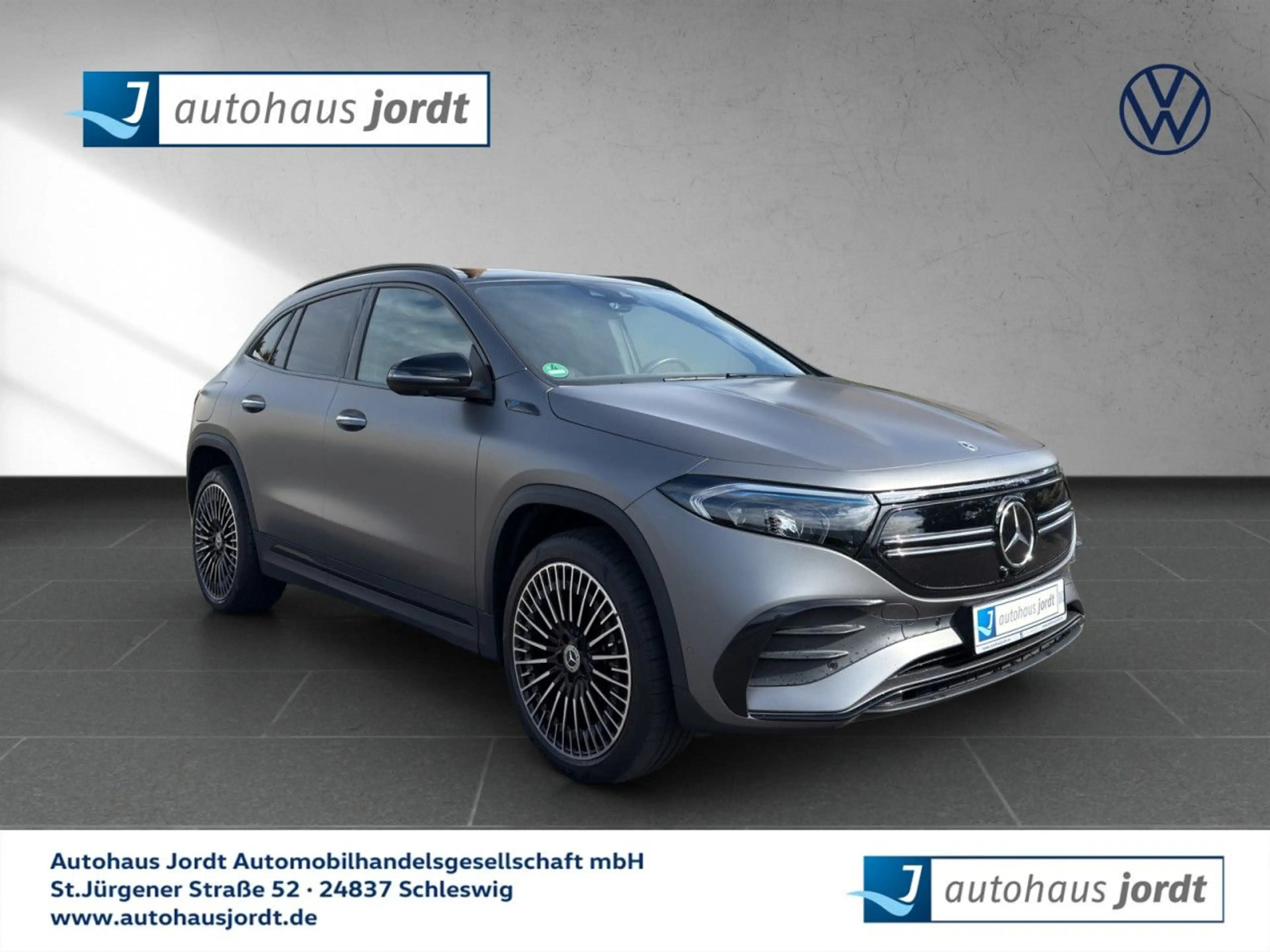 Mercedes-Benz EQA 300 AMG-Line Night 4Matic Automatik RFK SHZ — photo 6