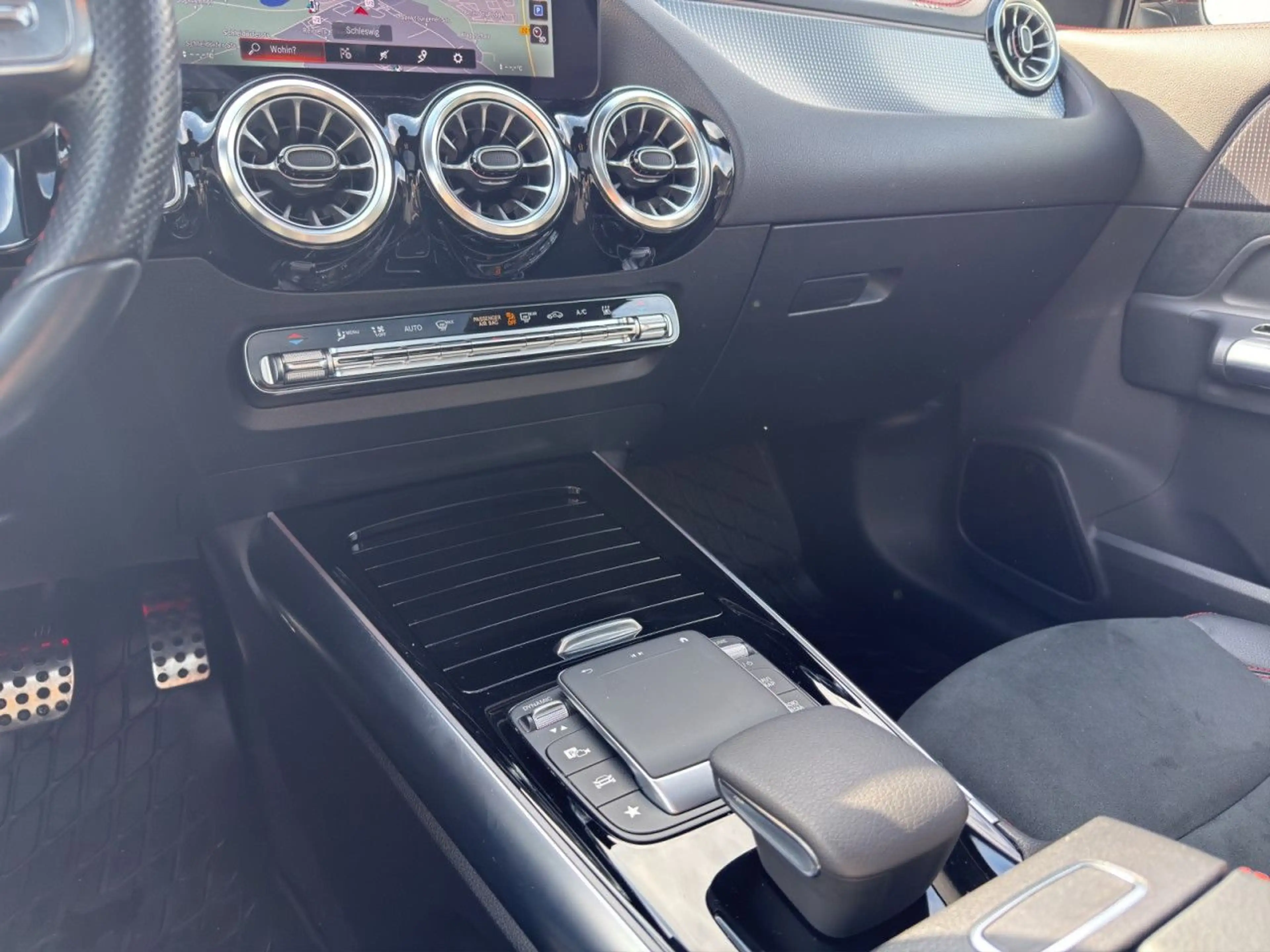 Mercedes-Benz EQA 300 AMG-Line Night 4Matic Automatik RFK SHZ — photo 11