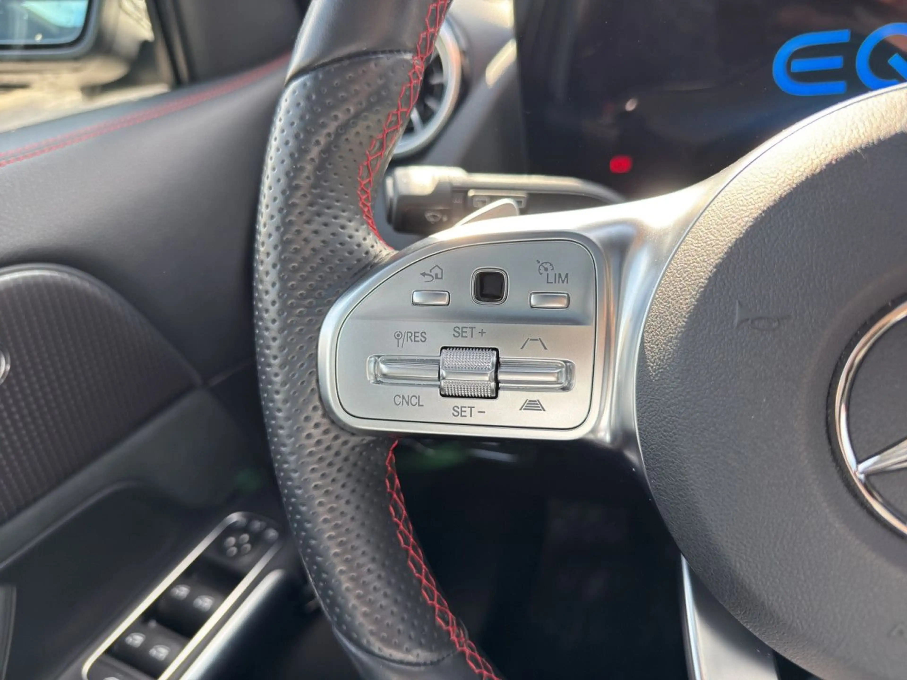 Mercedes-Benz EQA 300 AMG-Line Night 4Matic Automatik RFK SHZ — photo 15