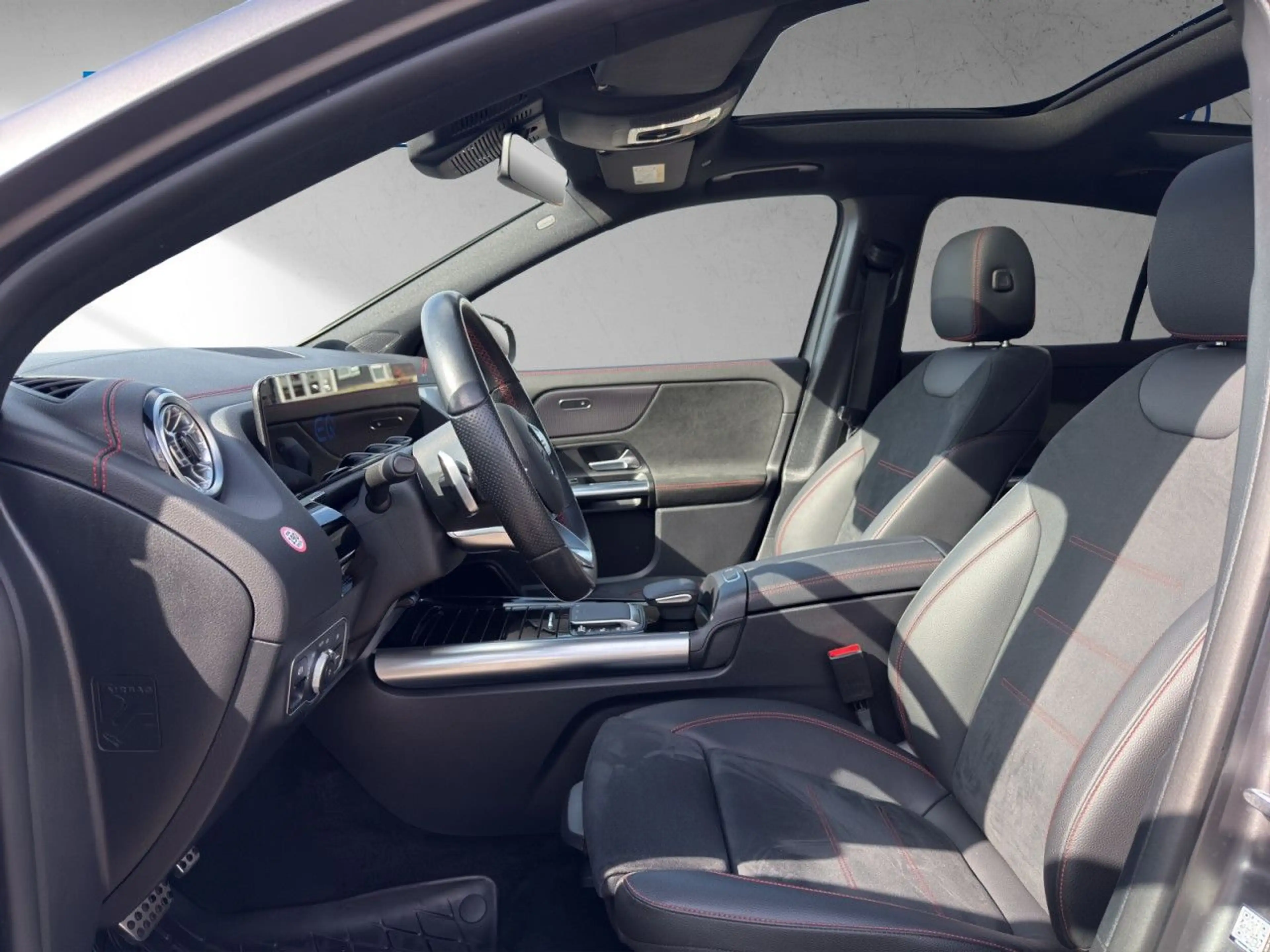 Mercedes-Benz EQA 300 AMG-Line Night 4Matic Automatik RFK SHZ — photo 7