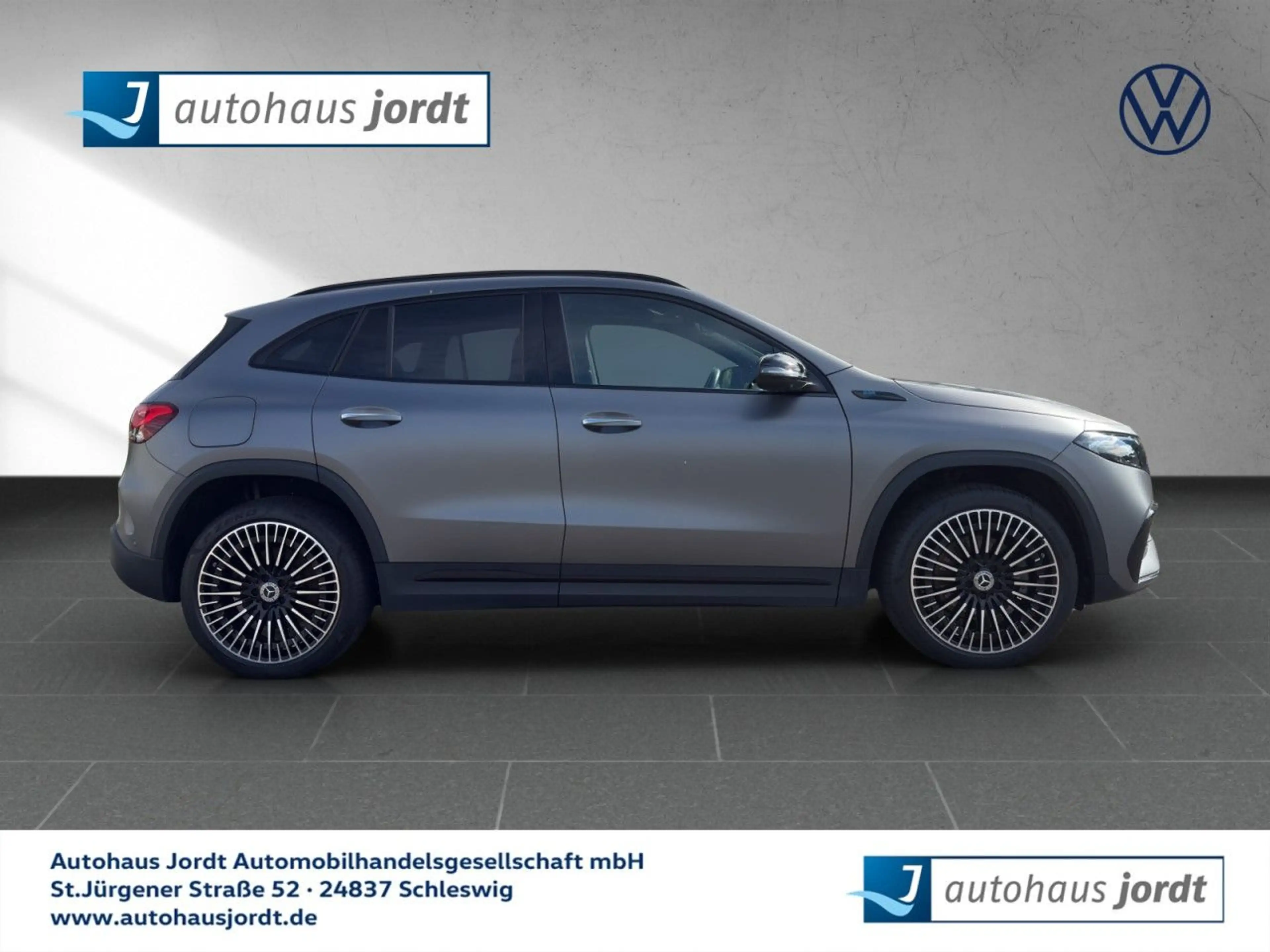 Mercedes-Benz EQA 300 AMG-Line Night 4Matic Automatik RFK SHZ — photo 5