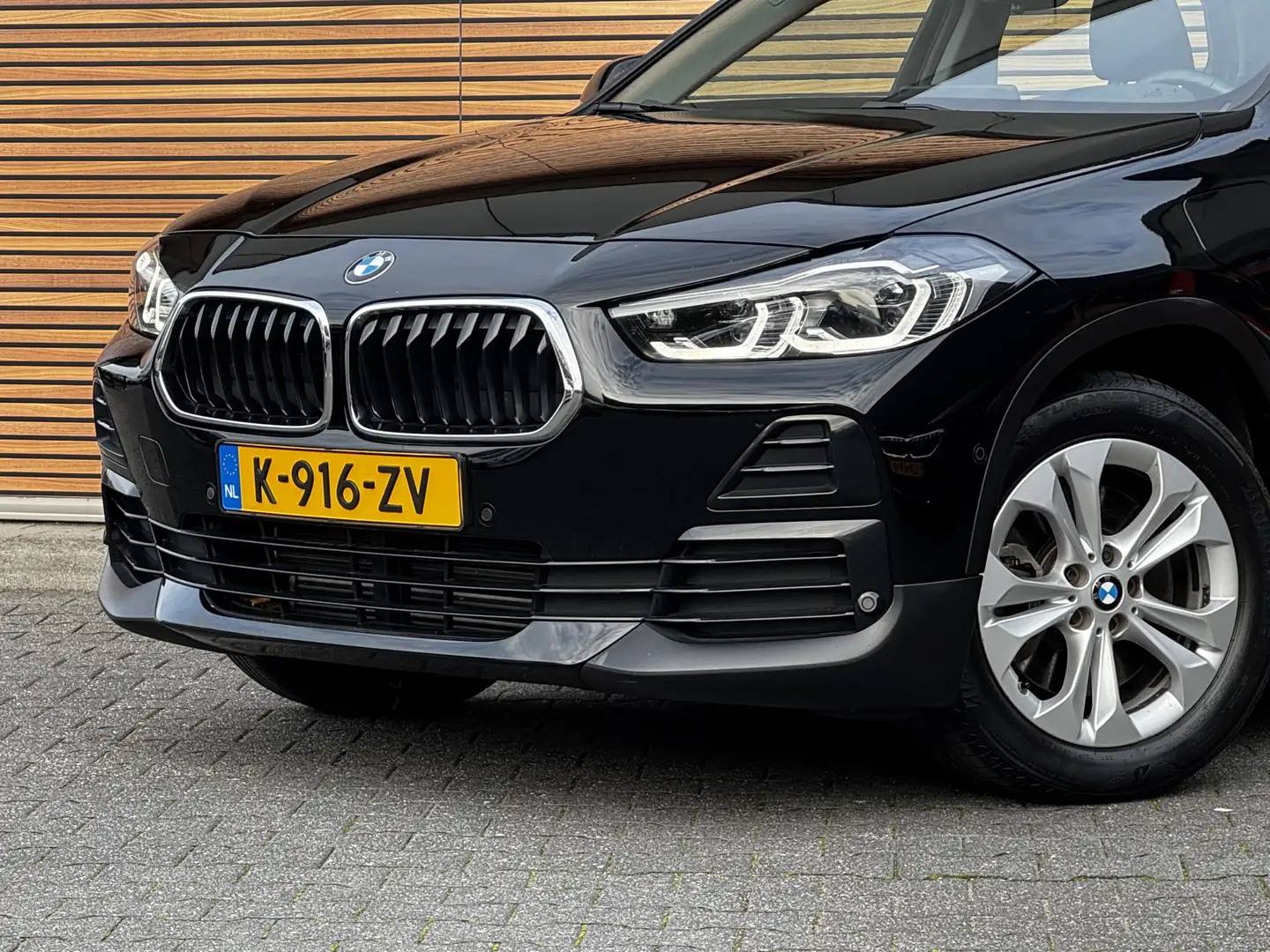 BMW X2 xDrive25e Executive Leer / Parkeerhulp v+a / Navig Noir - 2