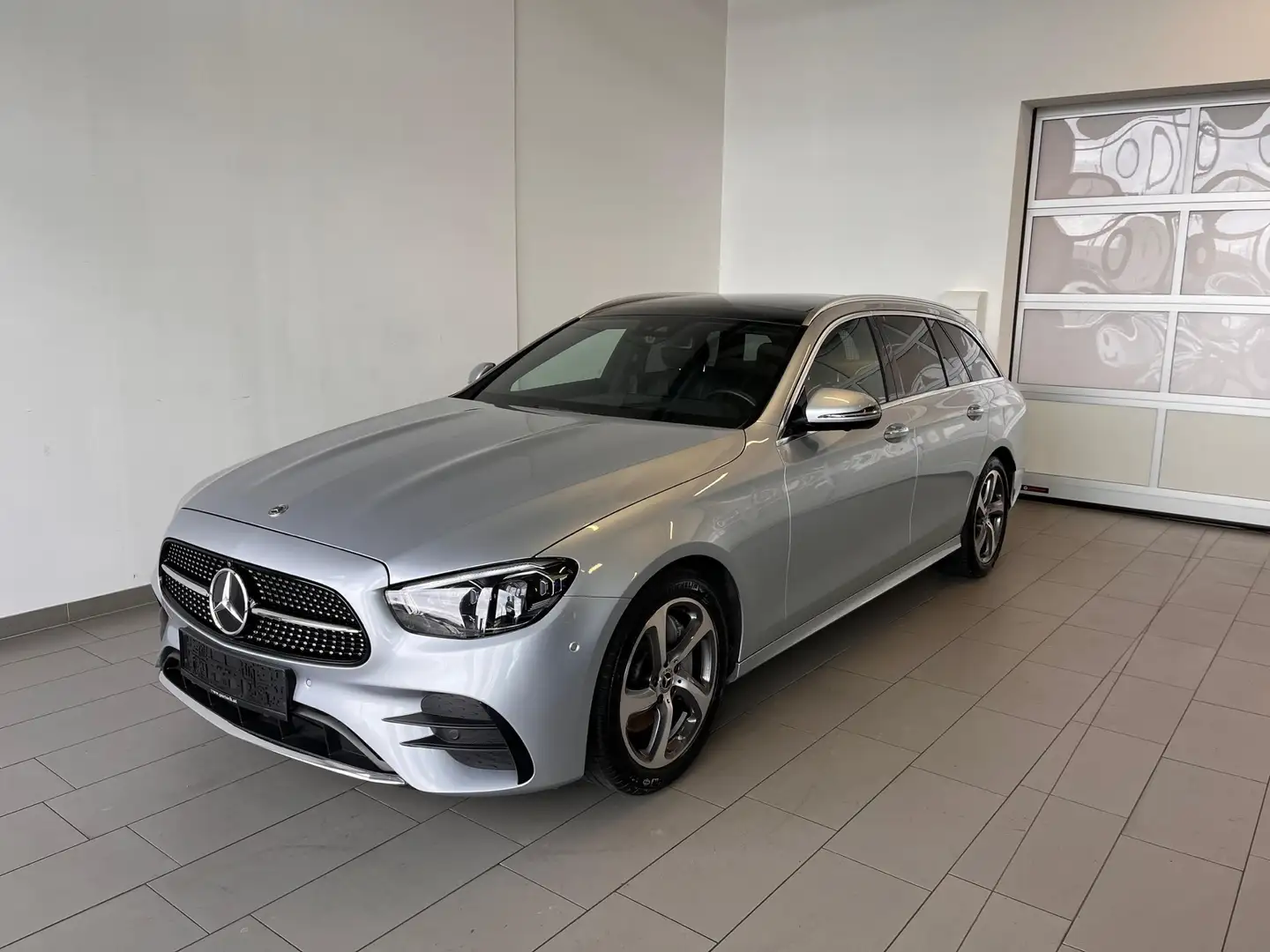 Mercedes-Benz E 220 d 4Matic T 9G-TRONIC AMG Line - 1