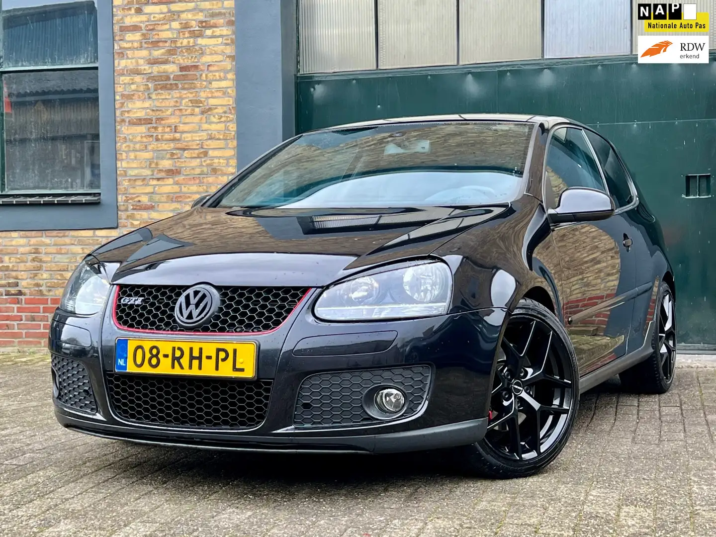 Volkswagen Golf GTI 2.0 TFSI Cruise + Clima + Kuipstoelen Zwart - 1