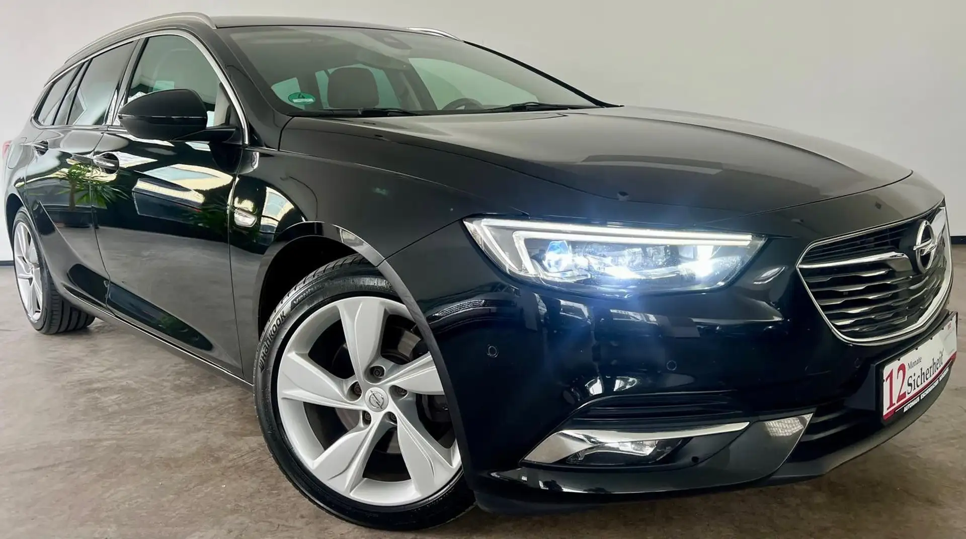 Opel Insignia B Sports Tourer Business Innovation 4x4 Schwarz - 1