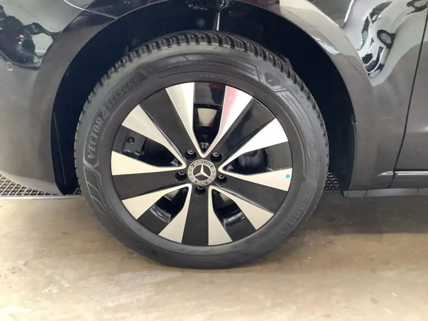 Mercedes-Benz Vito 119 CDI Tourer Pro Edition  Distronic crna - 2