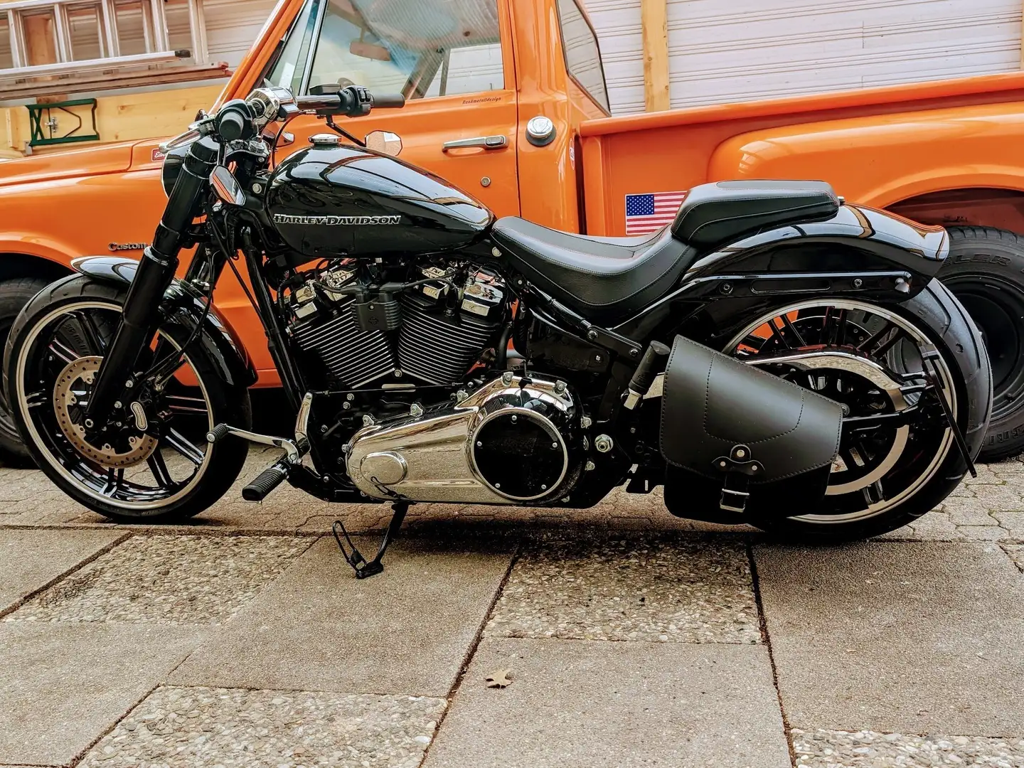 Harley-Davidson CVO Breakout Fekete - 2