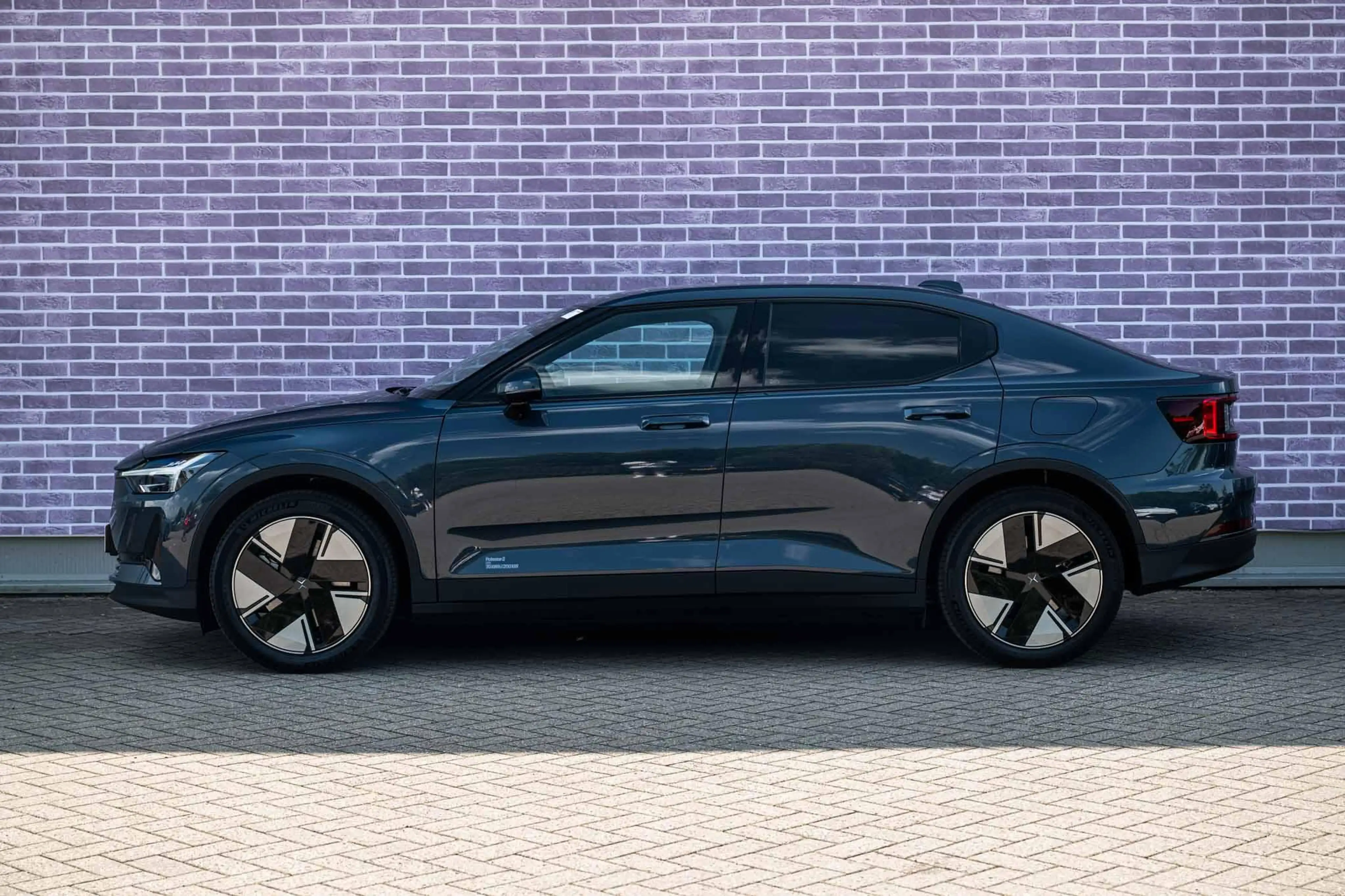 Polestar 2 Standard Range Single Motor 70 kWh — photo 4
