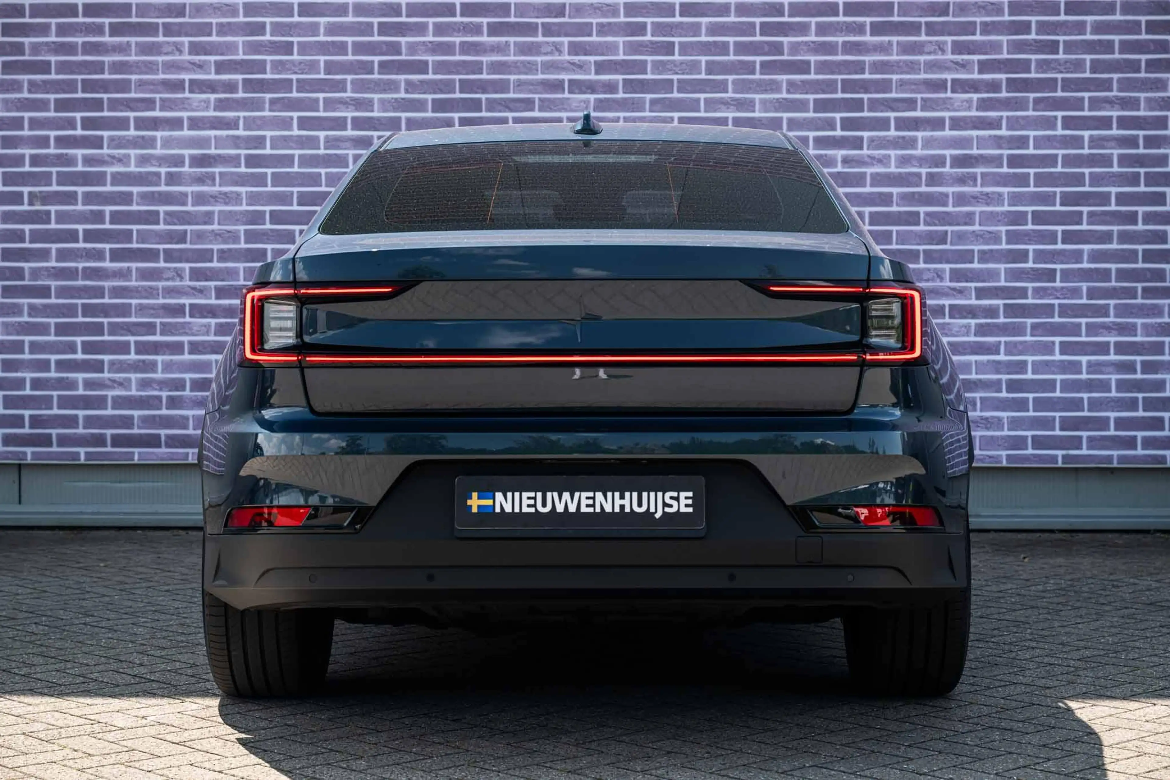 Polestar 2 Standard Range Single Motor 70 kWh — photo 9