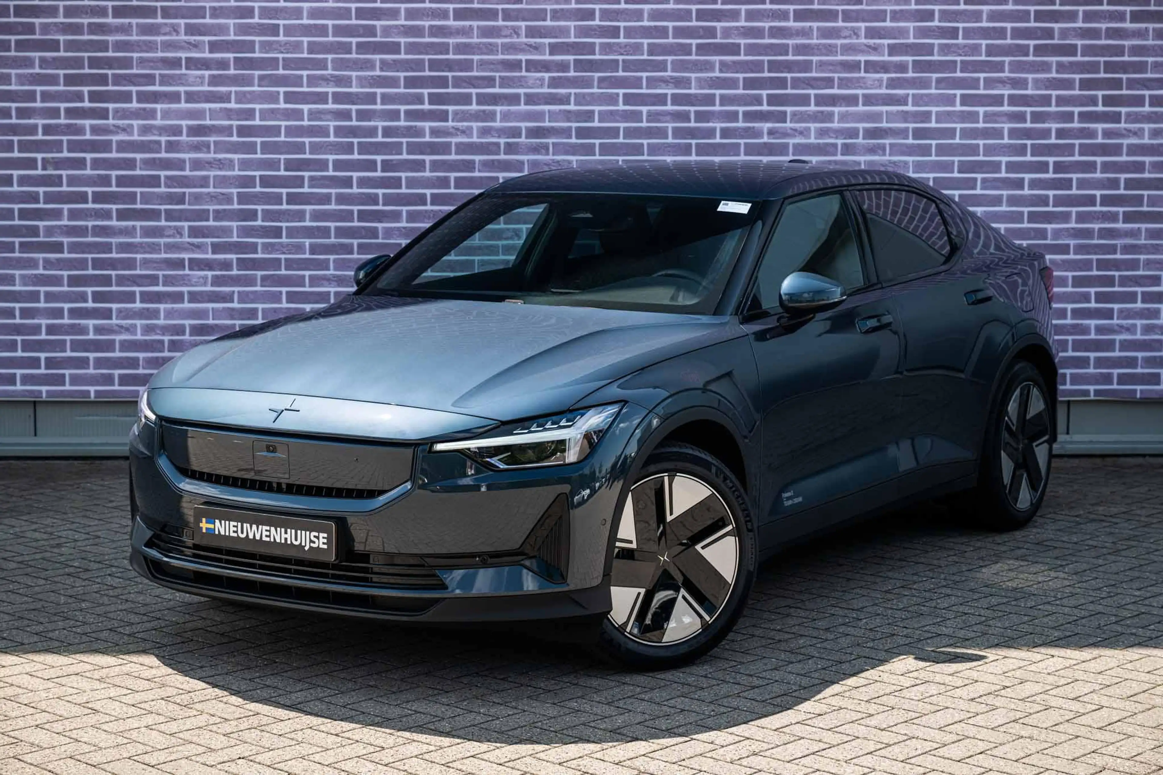 Polestar 2 Standard Range Single Motor 70 kWh — photo 14