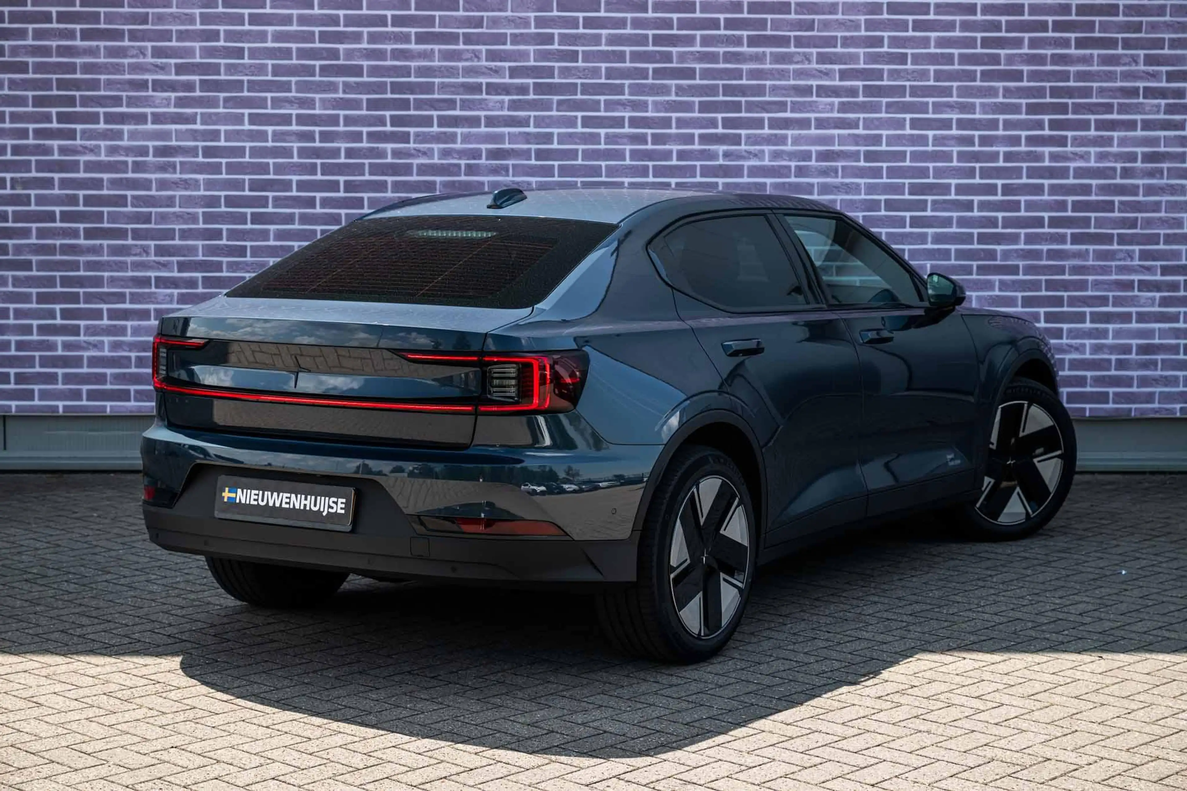 Polestar 2 Standard Range Single Motor 70 kWh — photo 15