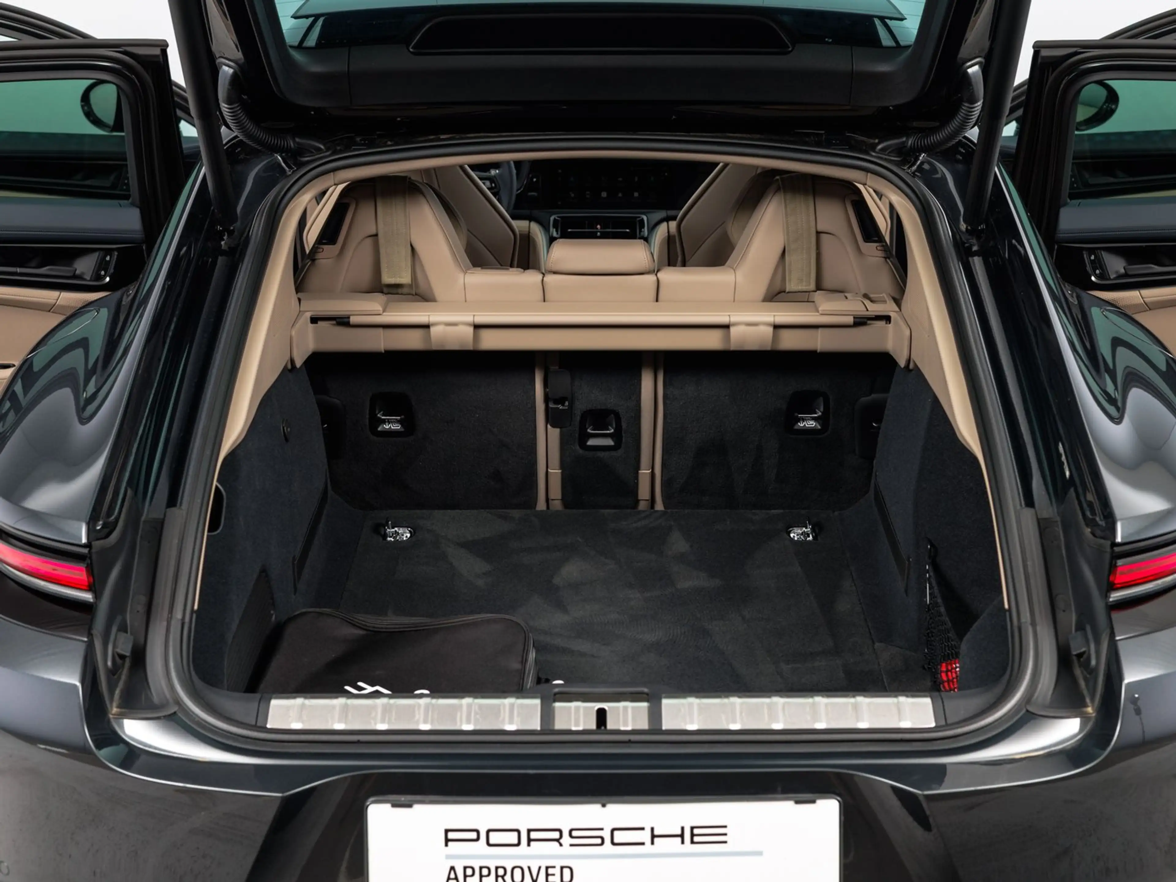 Porsche Panamera 4 E-Hybrid — photo 14