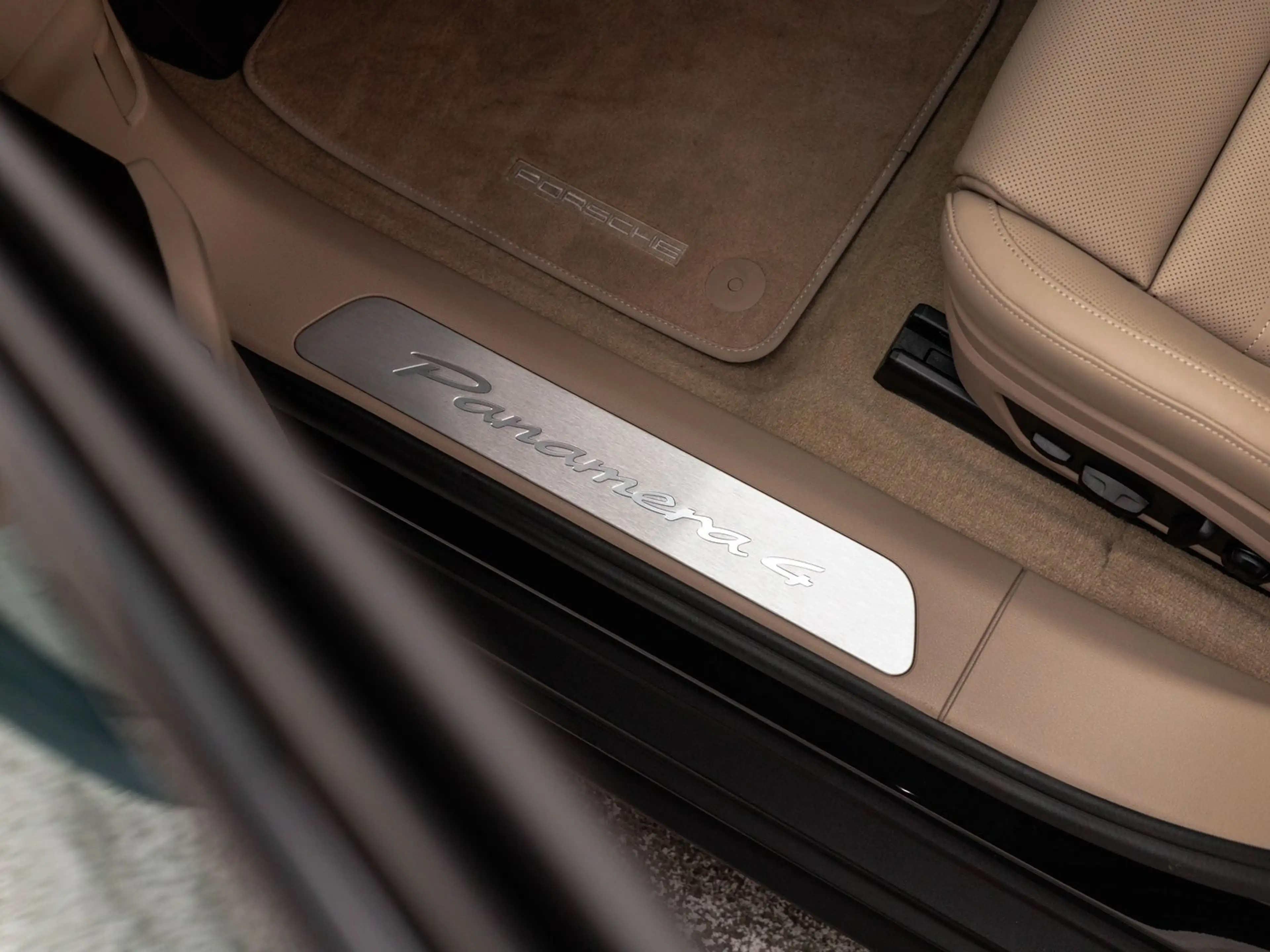 Porsche Panamera 4 E-Hybrid — photo 16