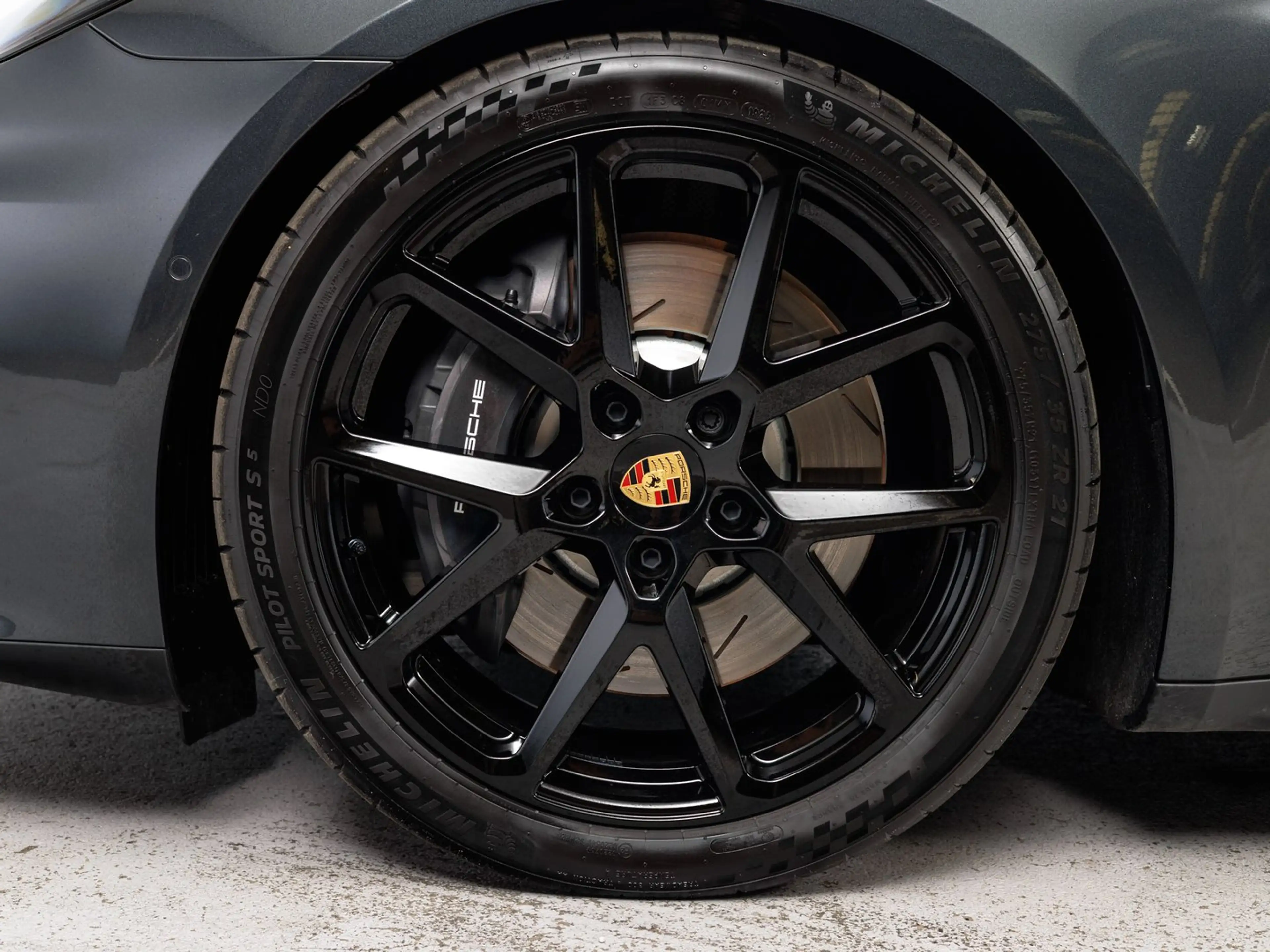 Porsche Panamera 4 E-Hybrid — photo 6