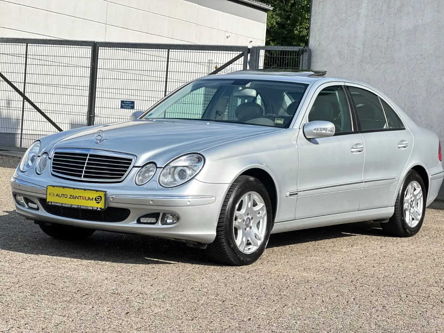 Mercedes-Benz E 280 *AUTOMATIK*NAVI*SHZ*TOP ZUSTAND Argintiu - 2