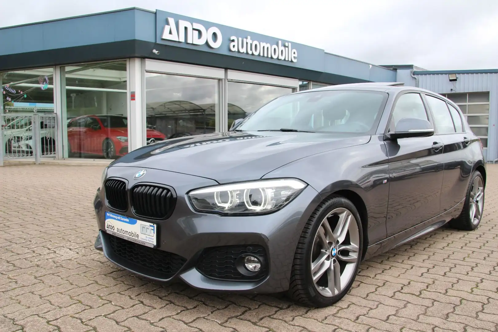 BMW 118 i Lim. 5-trg. Edition M Paket Sport Shadow Grau - 1