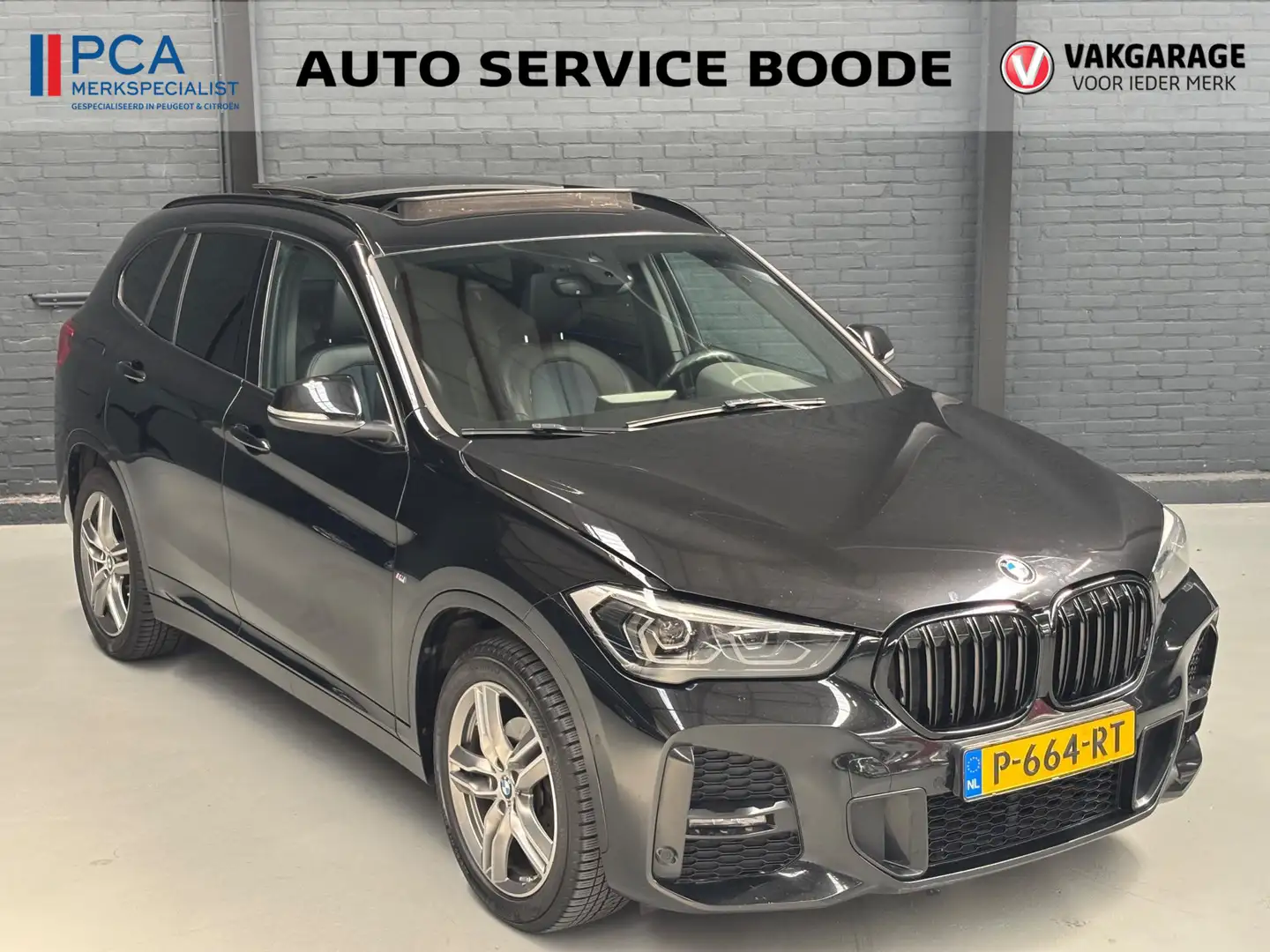 BMW X1 SDrive18i (136 pk) M-Sport automaat - panorama / s Nero - 2