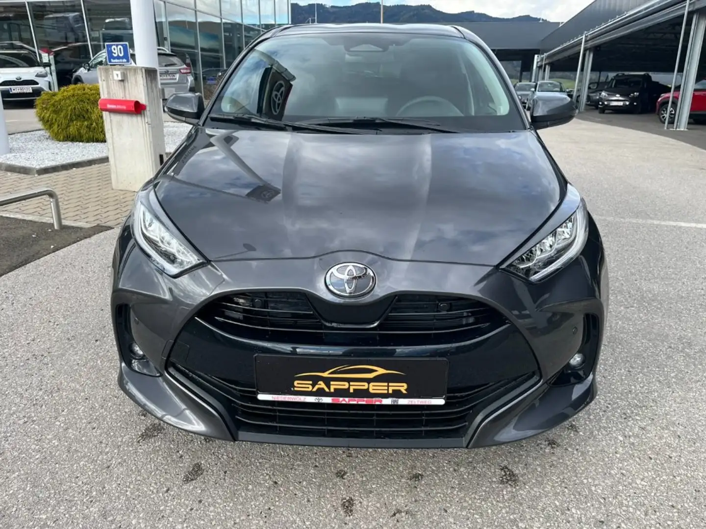 Toyota Yaris - 1,5 l, 116 PS 5-tg. Active Drive Gris - 2