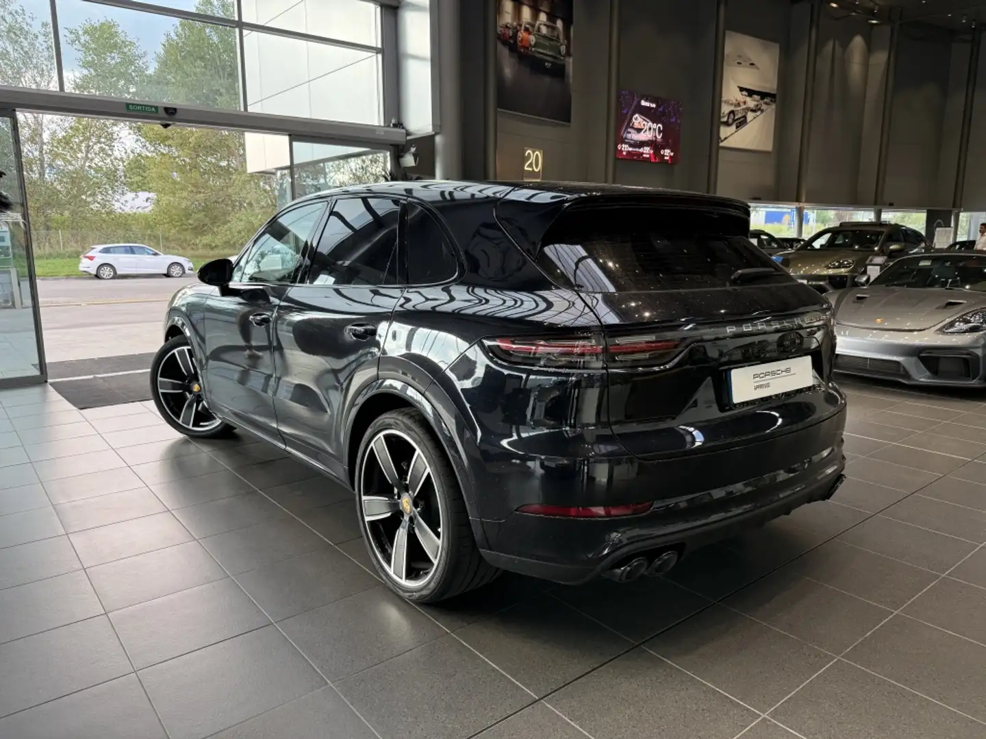 Porsche Cayenne Turbo Aut. Negro - 2