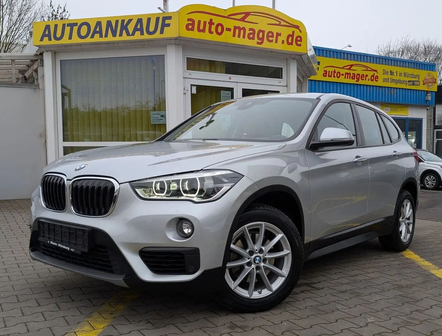 BMW X1 sDrive 18i*1.Hand*Temp*LED*PDC*Shz*Garantie* Silber - 1