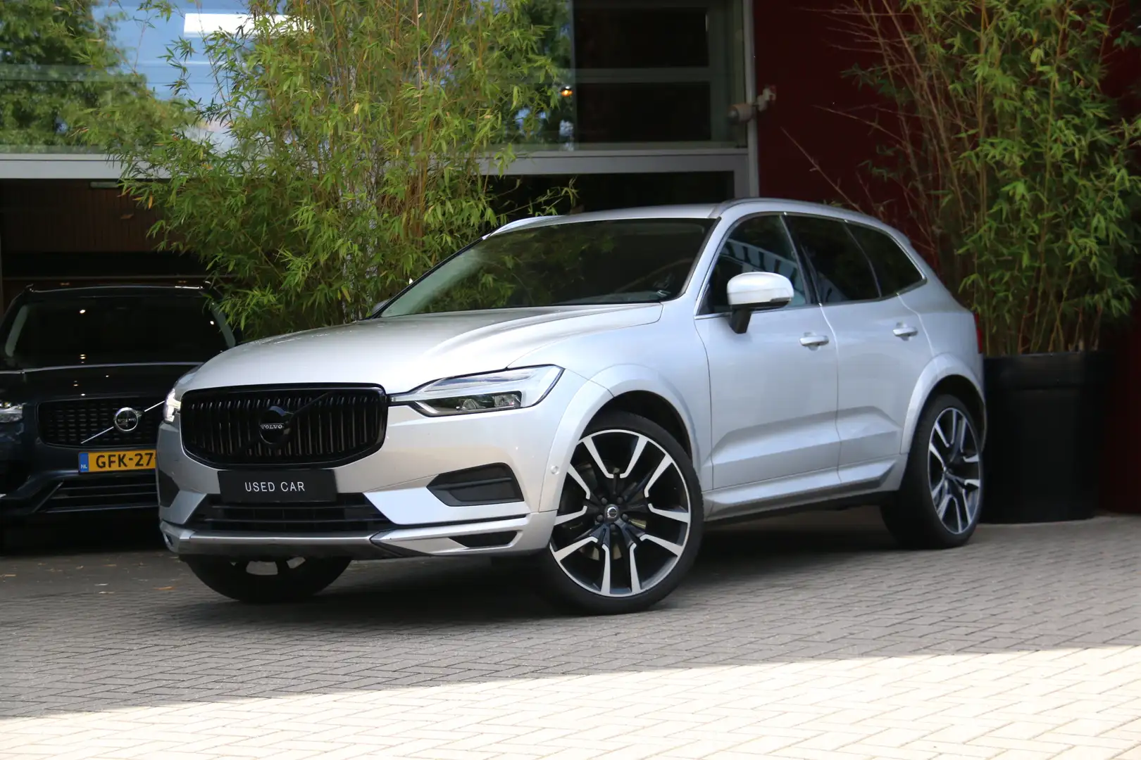 Volvo XC60 2.0 T5 Momentum | Adaptive Cruise | Keyless | Stoe Grijs - 1