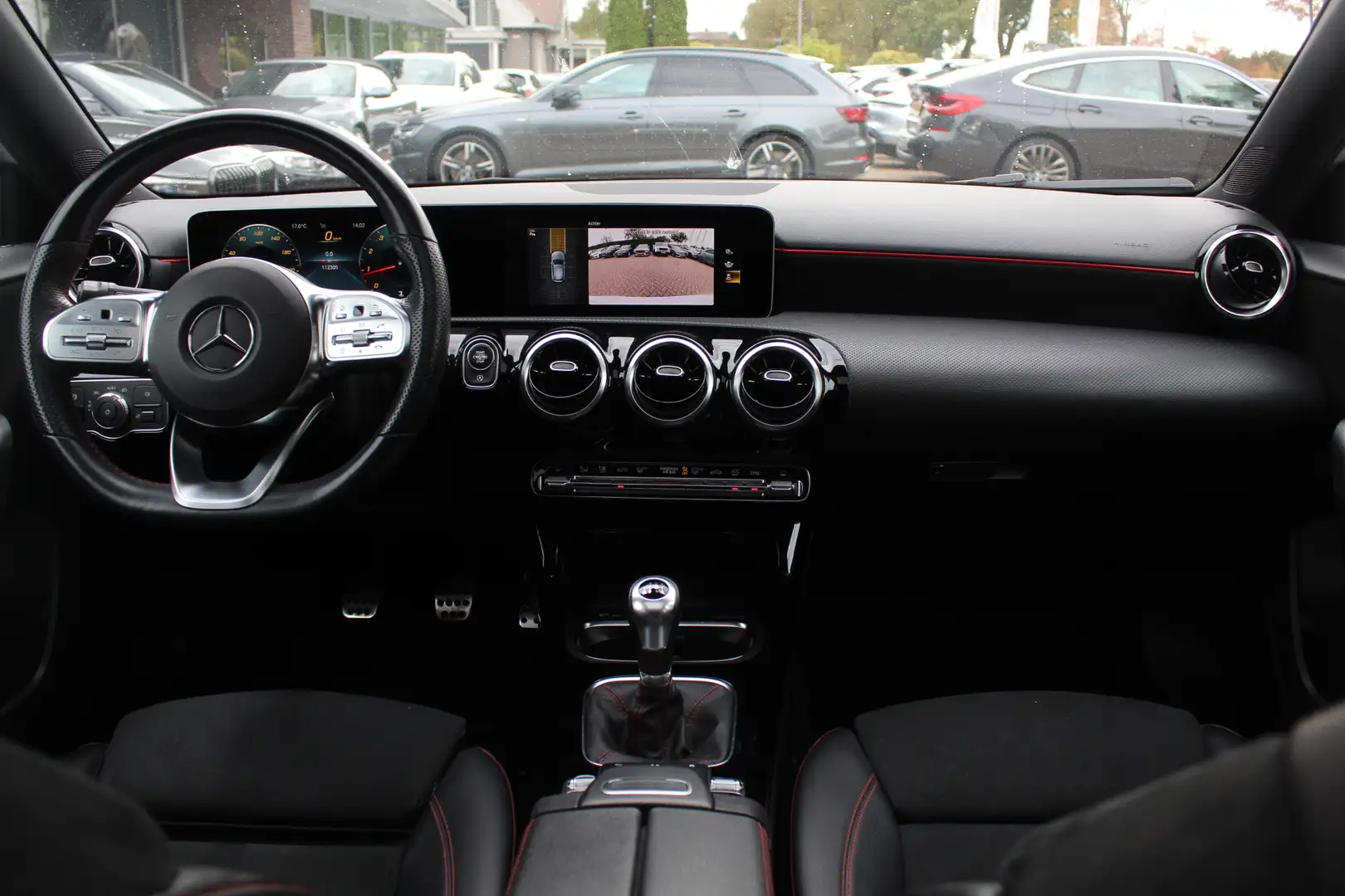 Mercedes-Benz A 200 Business Solution AMG / Panoramadak / Camera / Led Wit - 2