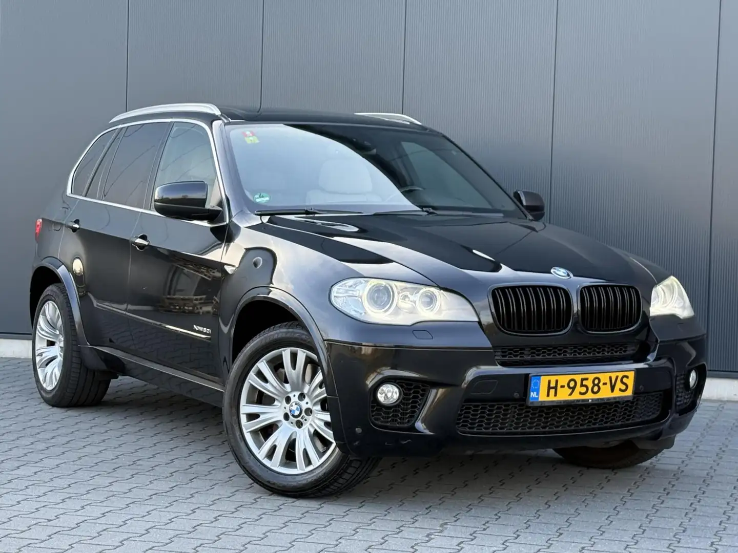 BMW X5 xDrive50i M-Pakket - Pano - 7-Persoons - Facelift Schwarz - 2