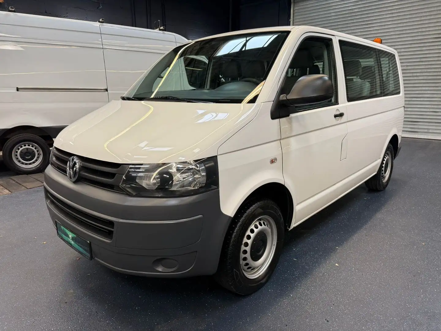 Volkswagen T5 Kombi 9 Sitze Klima 2.Hand TÜV 03/2026 Fehér - 2