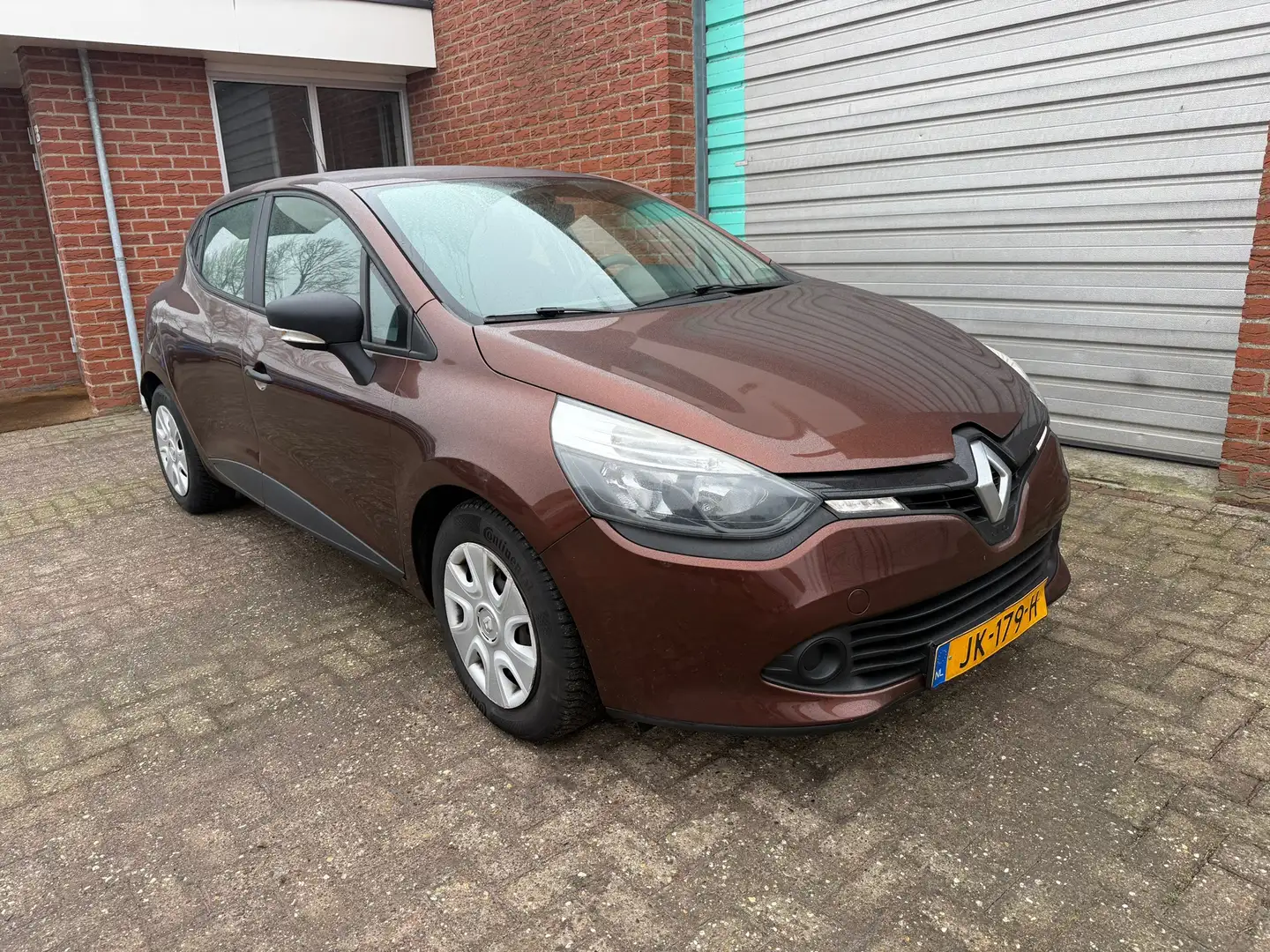 Renault Clio 0.9 TCe Eco2 Authentique Airco Bj:2016 NAP! Braun - 2