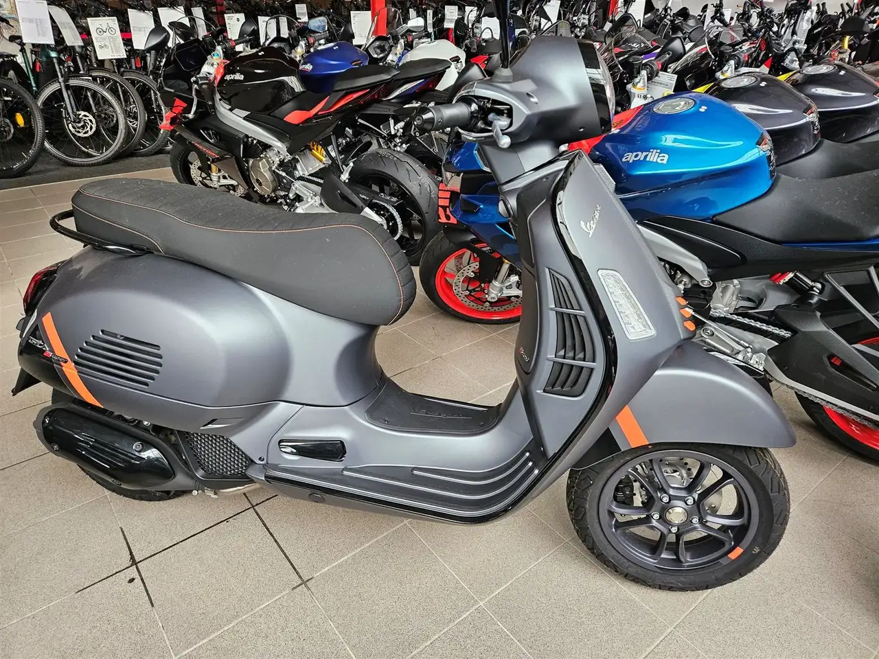 Vespa GTS 125