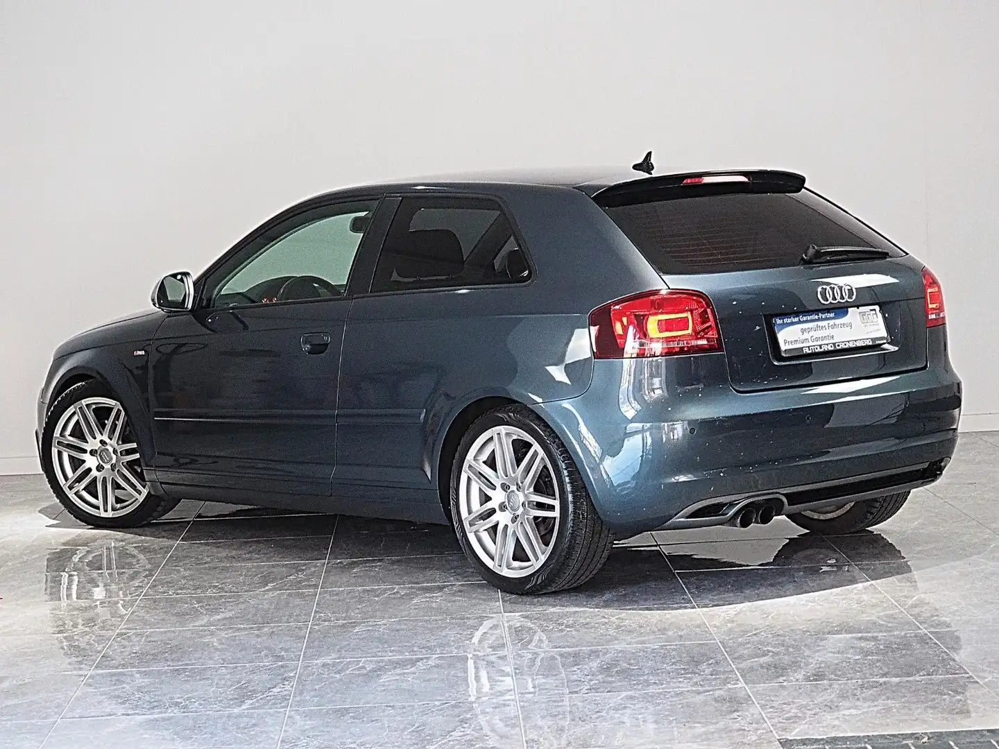Audi A3 2.0 TDI *3 x S-LINE*EINMALIG*TÜV+SERVICE-NEU* Grijs - 2