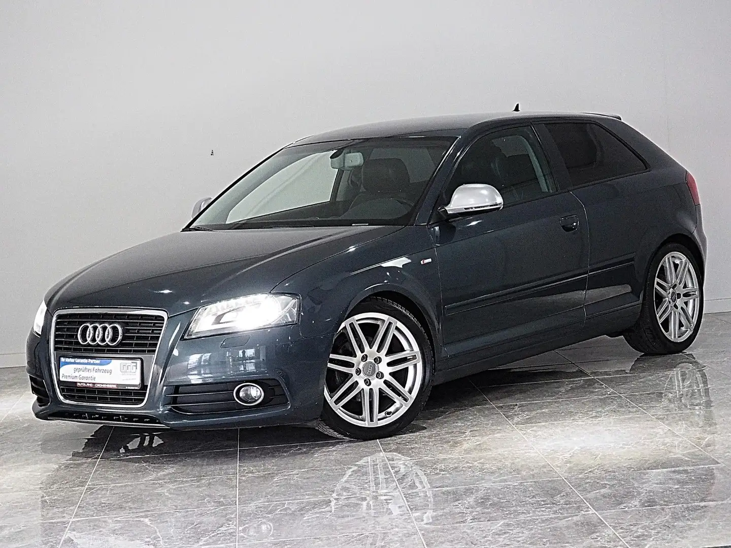 Audi A3 2.0 TDI *3 x S-LINE*EINMALIG*TÜV+SERVICE-NEU* Grijs - 1