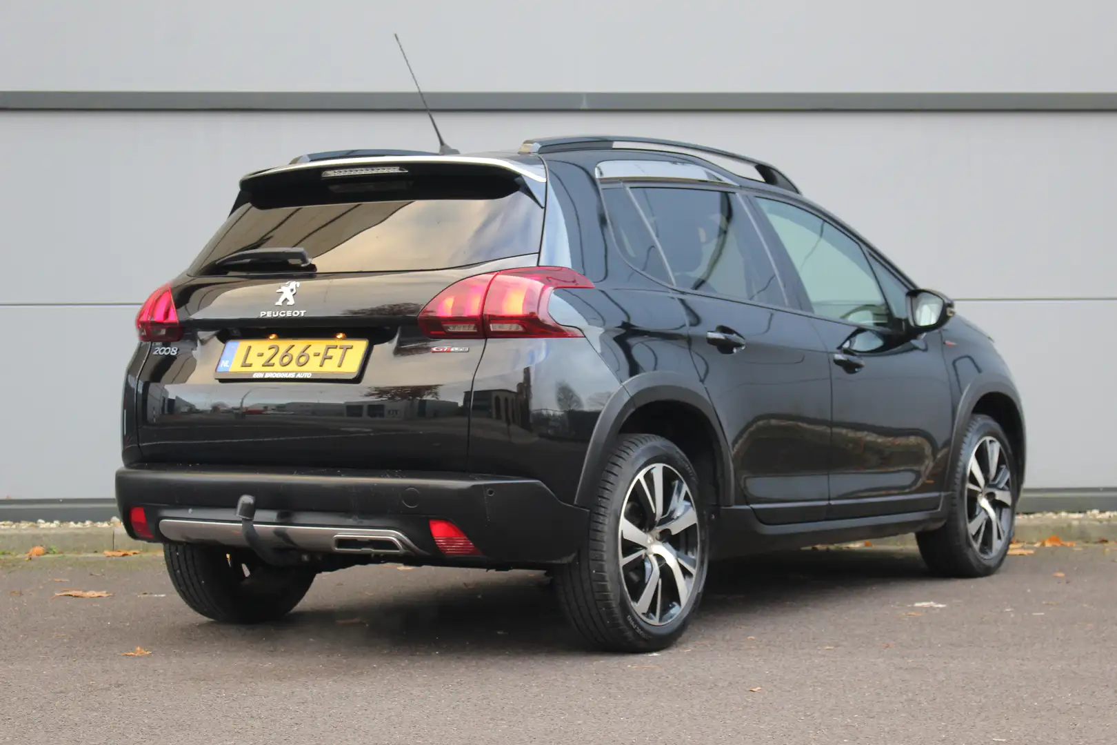 Peugeot 2008 1.2 GT-line | Trekhaak | Pano | Navi | Carplay | C Noir - 2