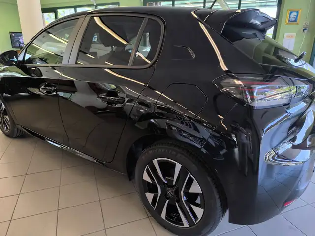 Peugeot 208 view 8