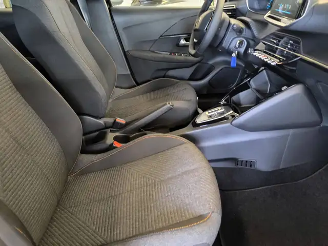 Peugeot 208 view 13