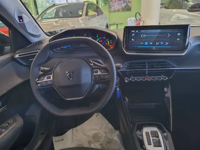 Peugeot 208 view 10