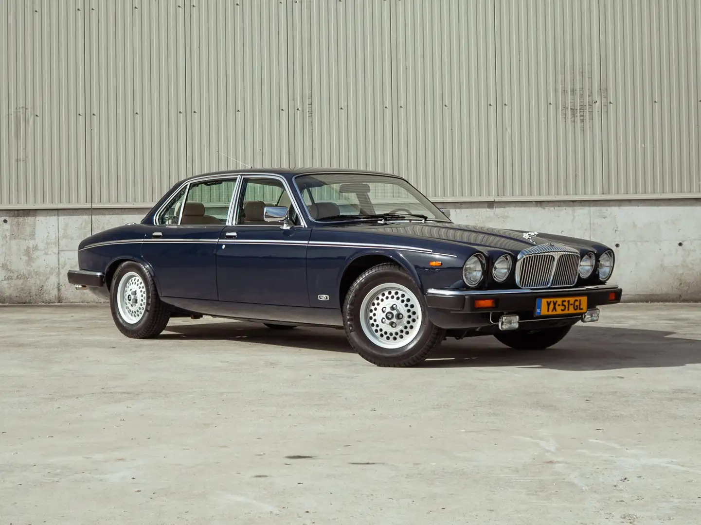 Daimler Double Six XJ12 6.0 V12 318PK (1990) | 126.752 km | NL-auto | Blau - 1