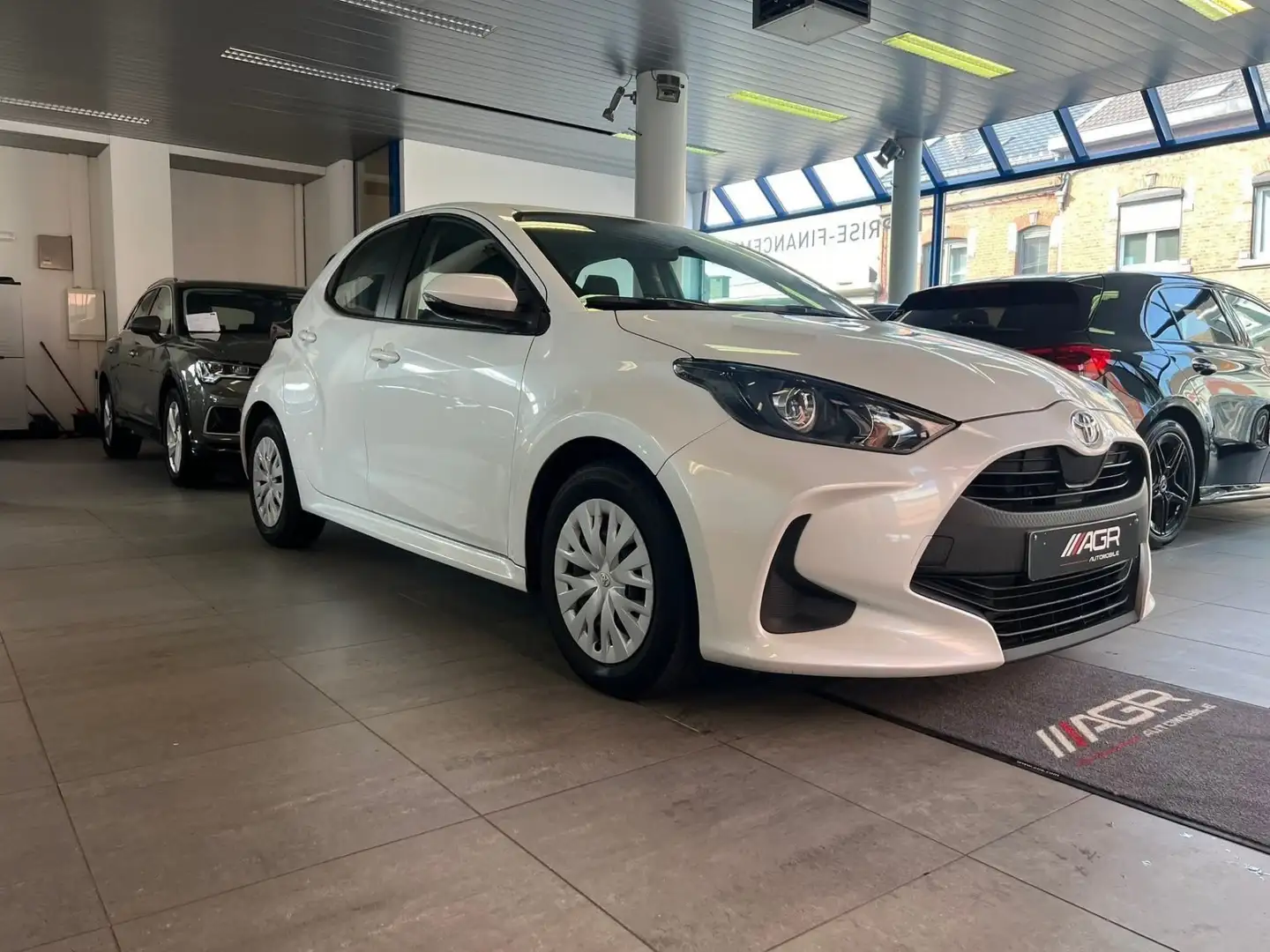 Toyota Yaris TOP ETAT ET TVA RECUPERABLE - 1