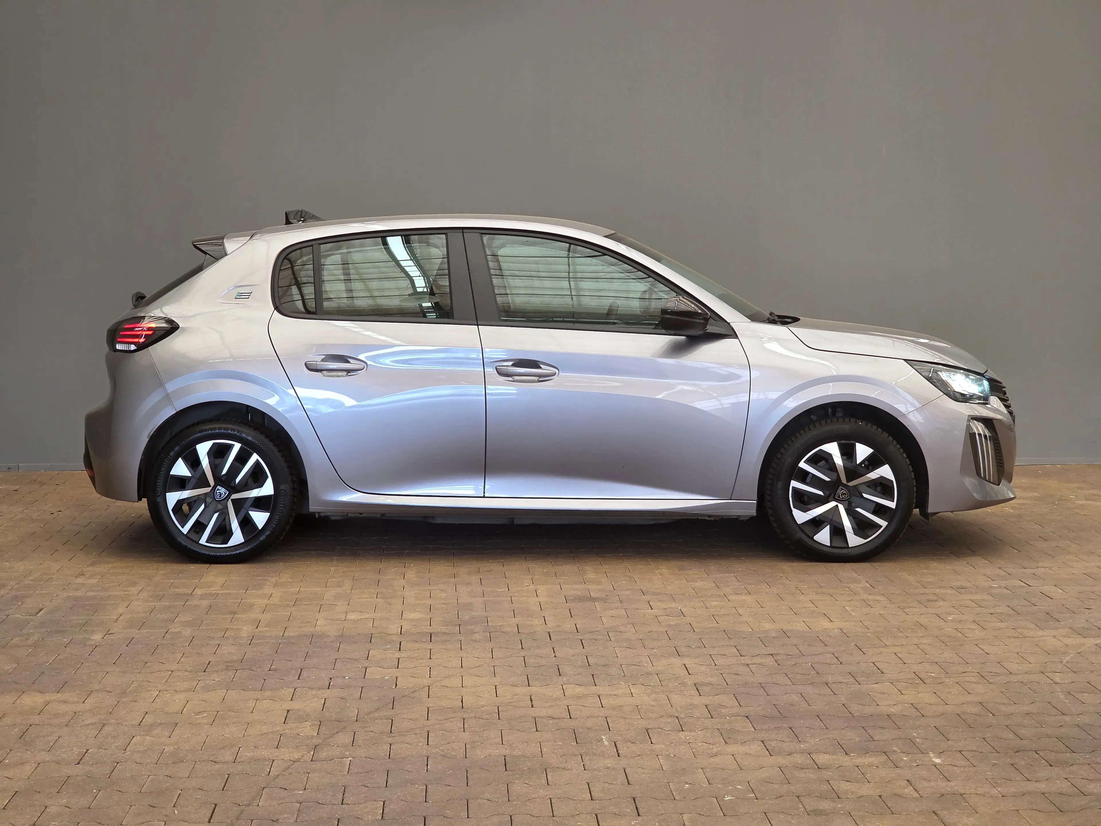 Peugeot e-208 EV Active 50 kWh LED | Parkeersensoren Achter | Ca — photo 3