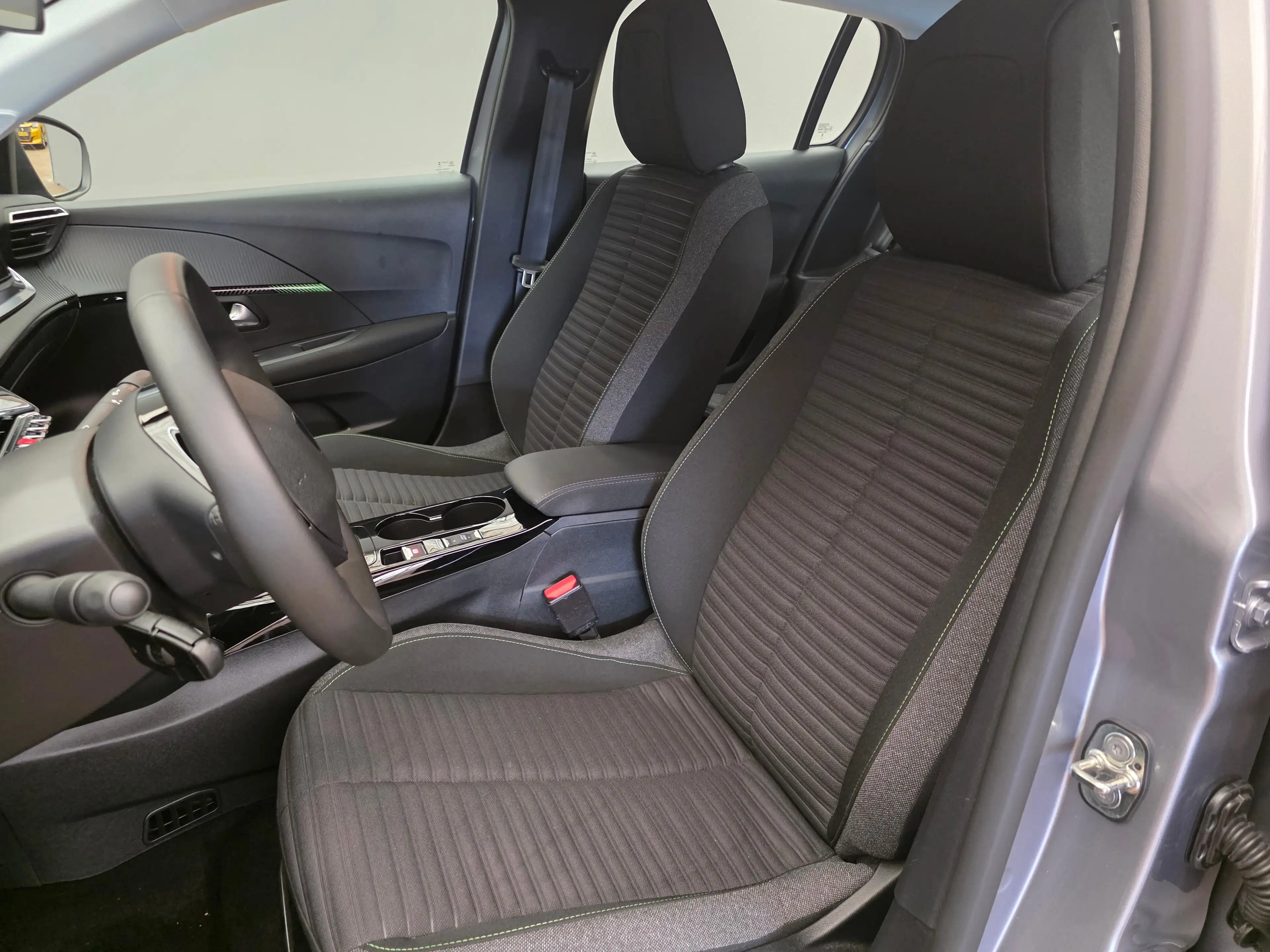Peugeot e-208 EV Active 50 kWh LED | Parkeersensoren Achter | Ca — photo 11