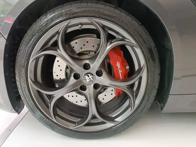 Alfa Romeo Giulia view 9