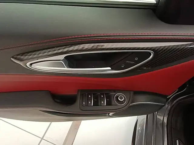 Alfa Romeo Giulia view 10