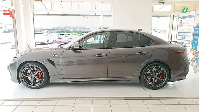 Alfa Romeo Giulia view 8