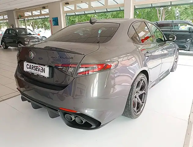 Alfa Romeo Giulia view 5