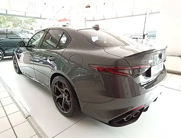 Alfa Romeo Giulia view 7
